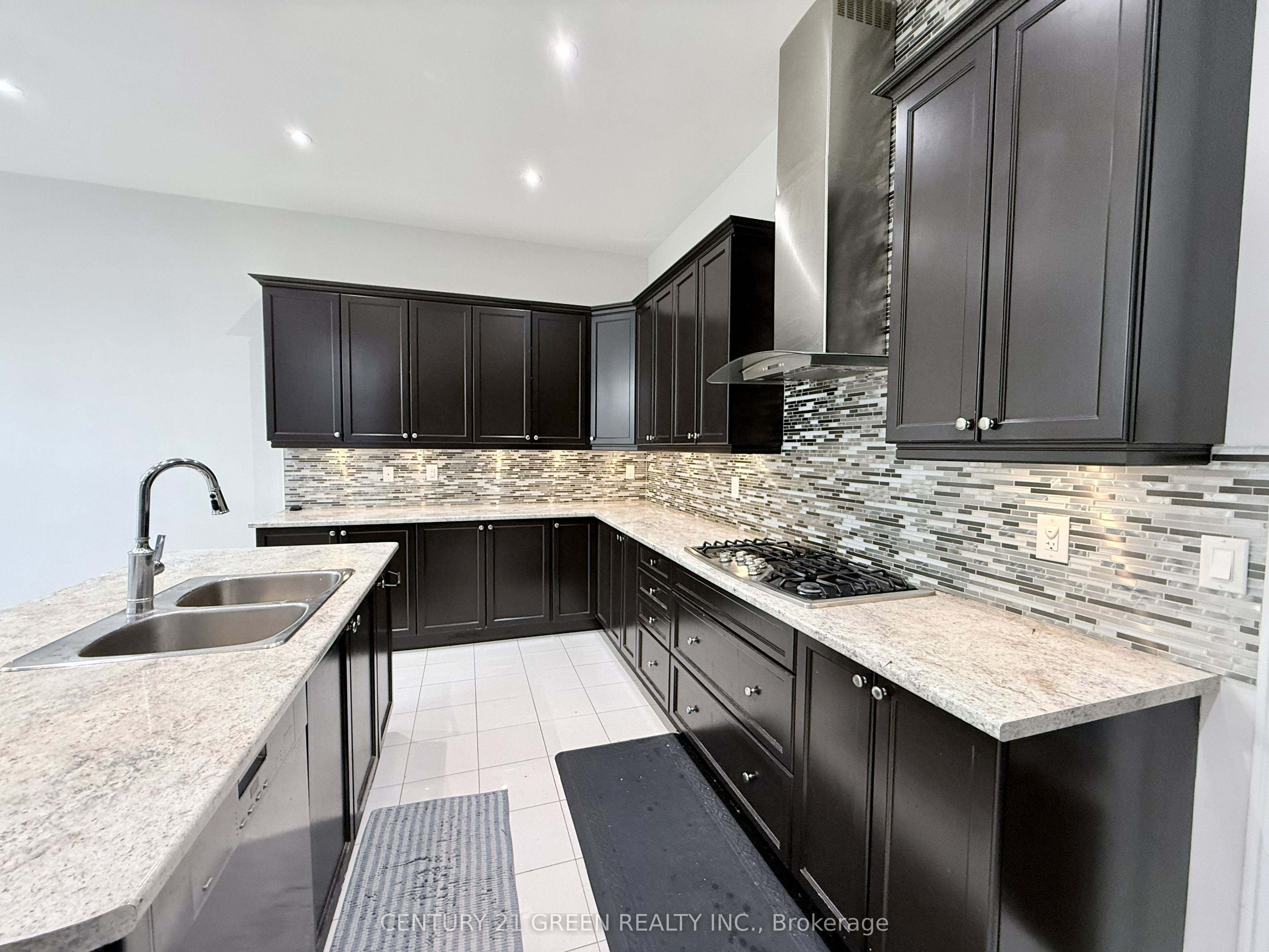 43 Black Diamond Crescent Upper Property Photo 16