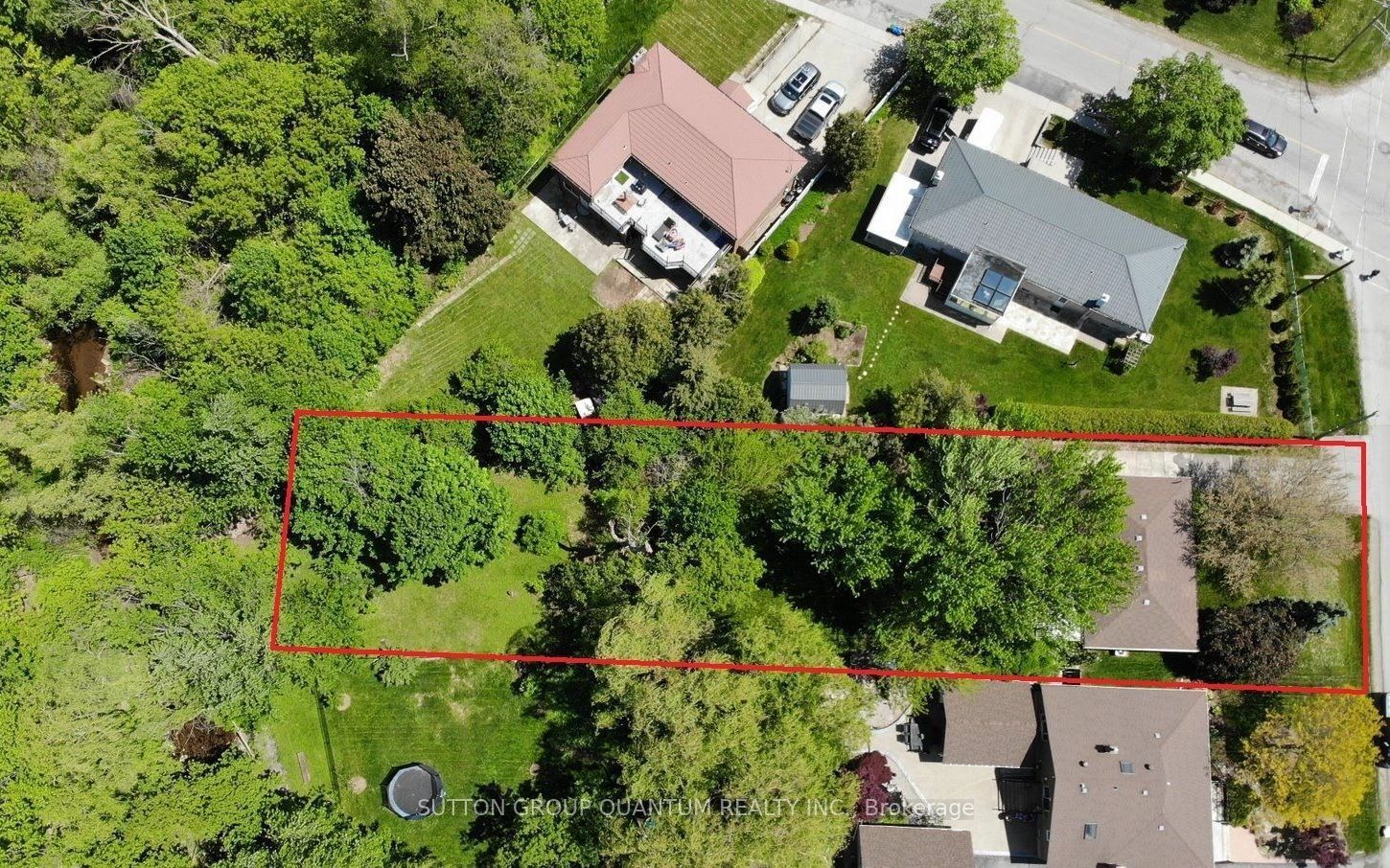 499 Valley Drive N Property Photo 2