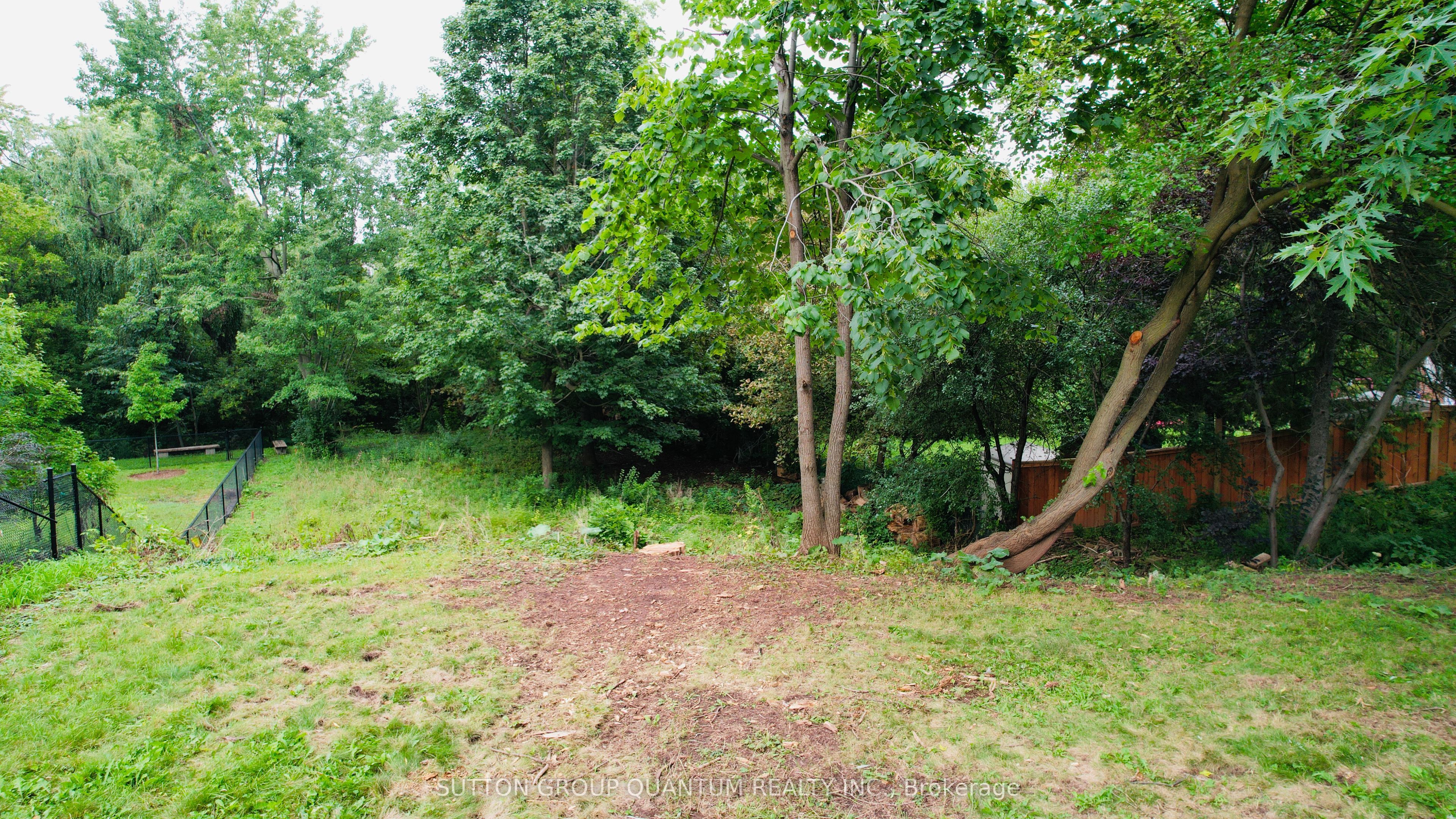 499 Valley Drive N Property Photo 7