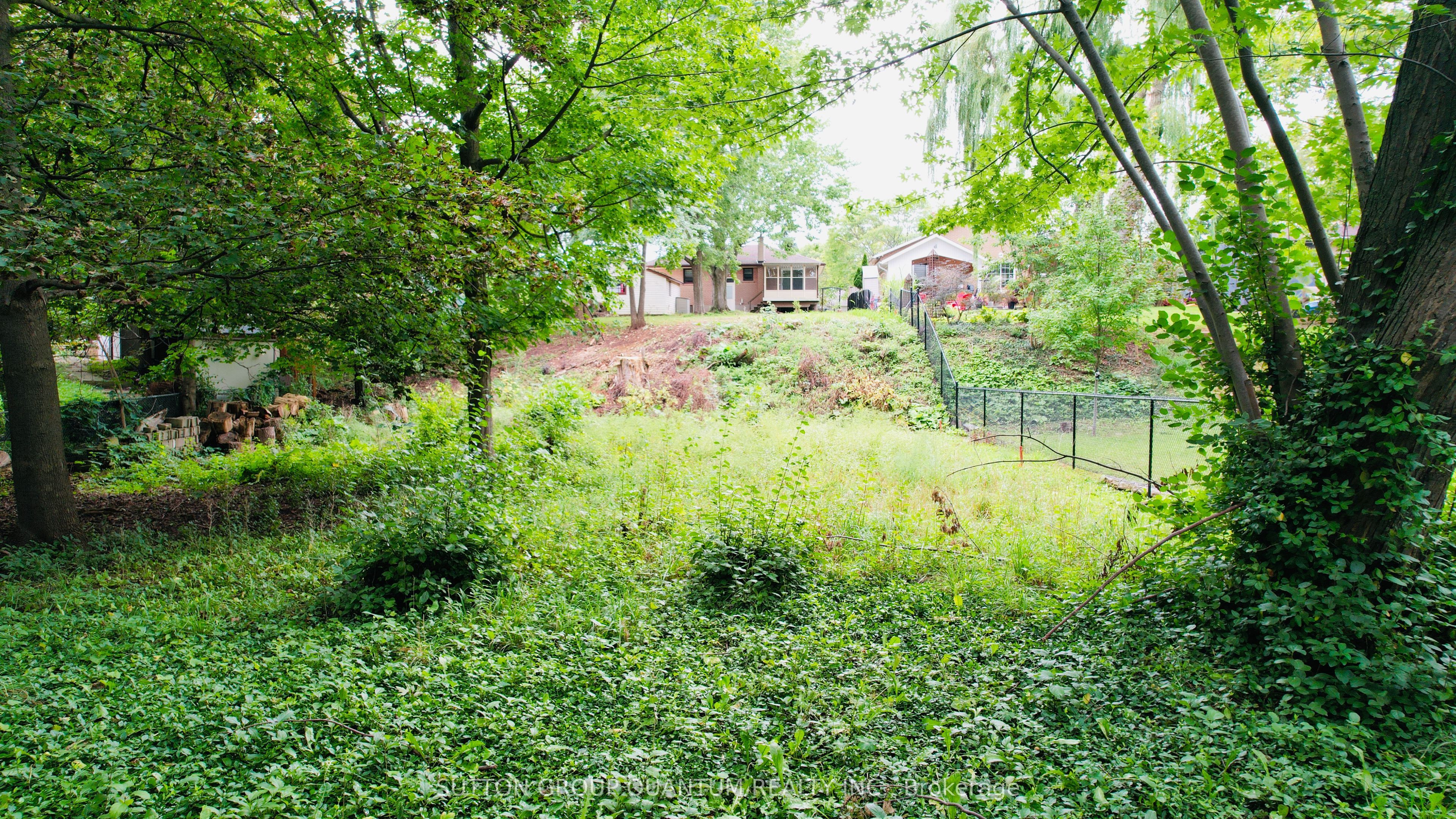 499 Valley Drive N Property Photo 8