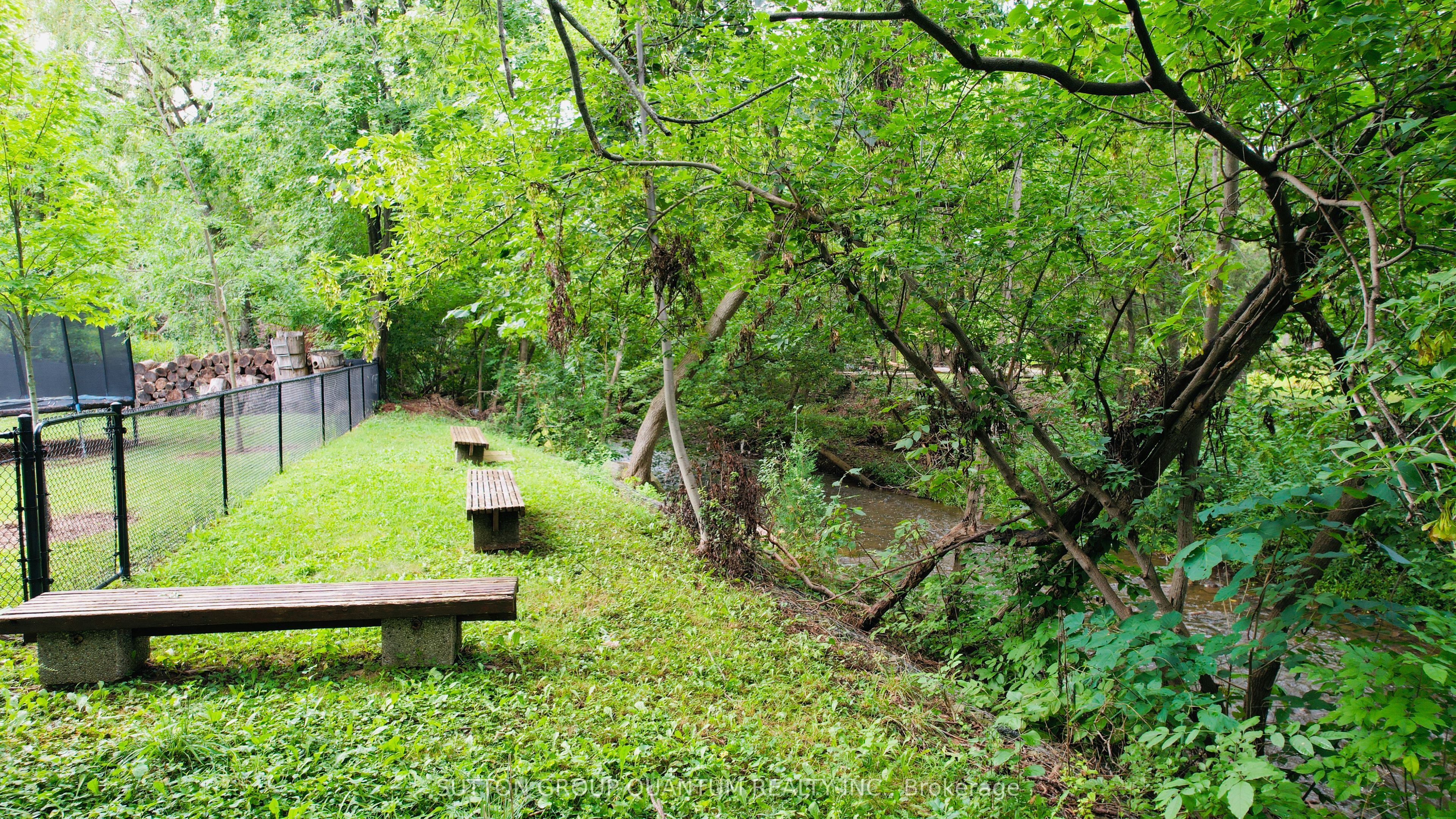 499 Valley Drive N Property Photo 11