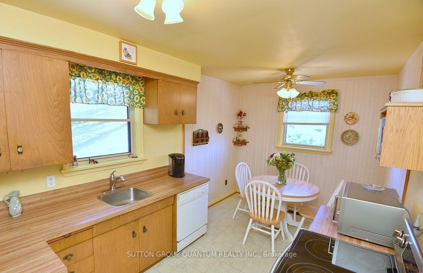 499 Valley Drive N Property Photo 13