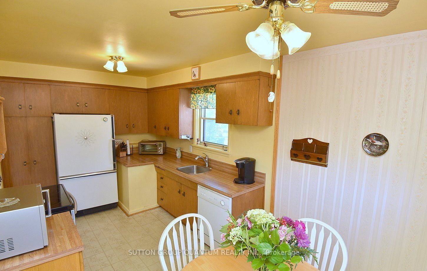 499 Valley Drive N Property Photo 14
