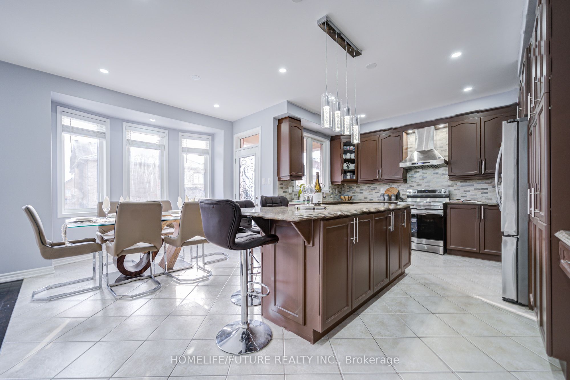 342 Laundon Terrace Property Photo 14