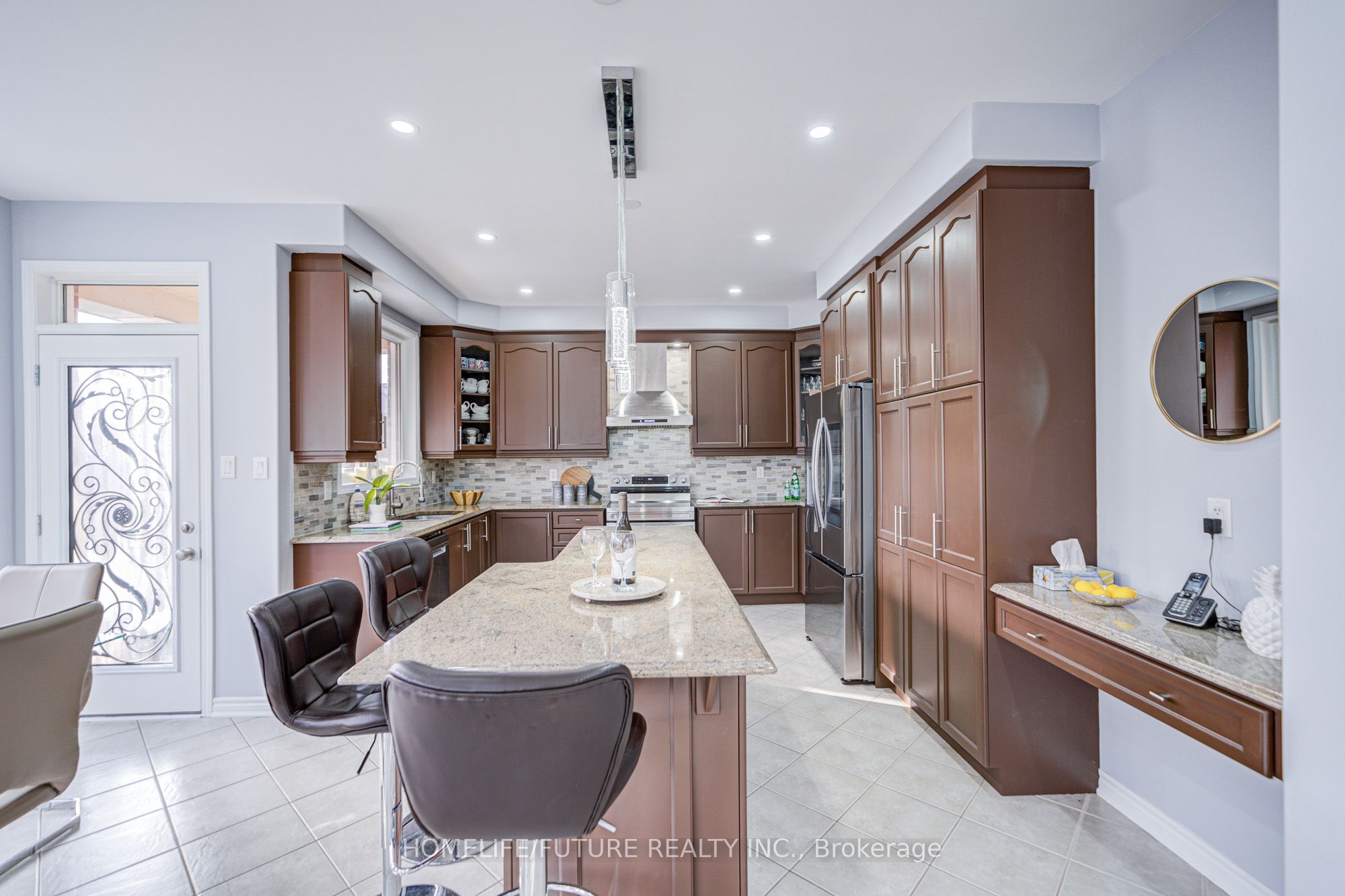 342 Laundon Terrace Property Photo 16