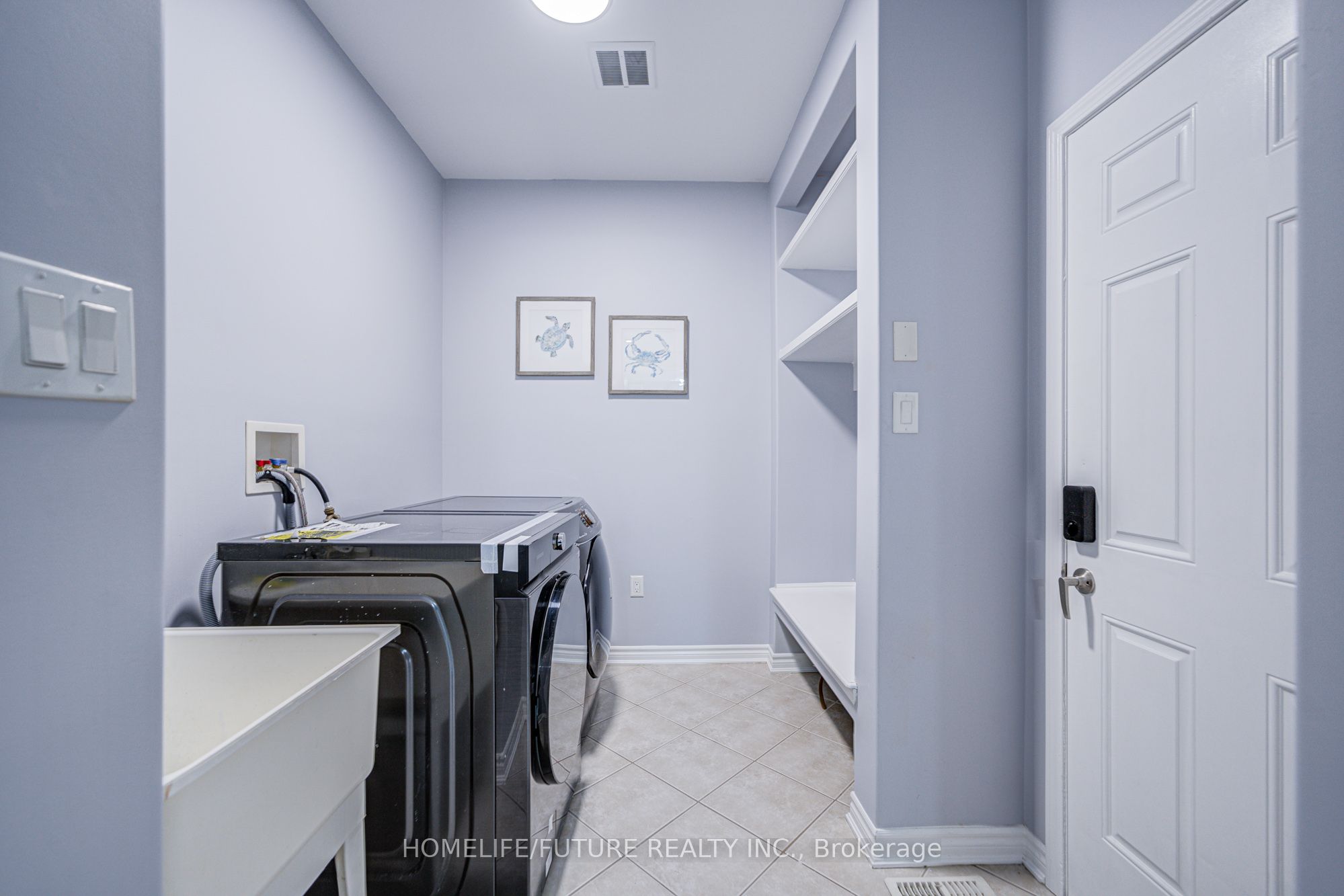 342 Laundon Terrace Property Photo 19