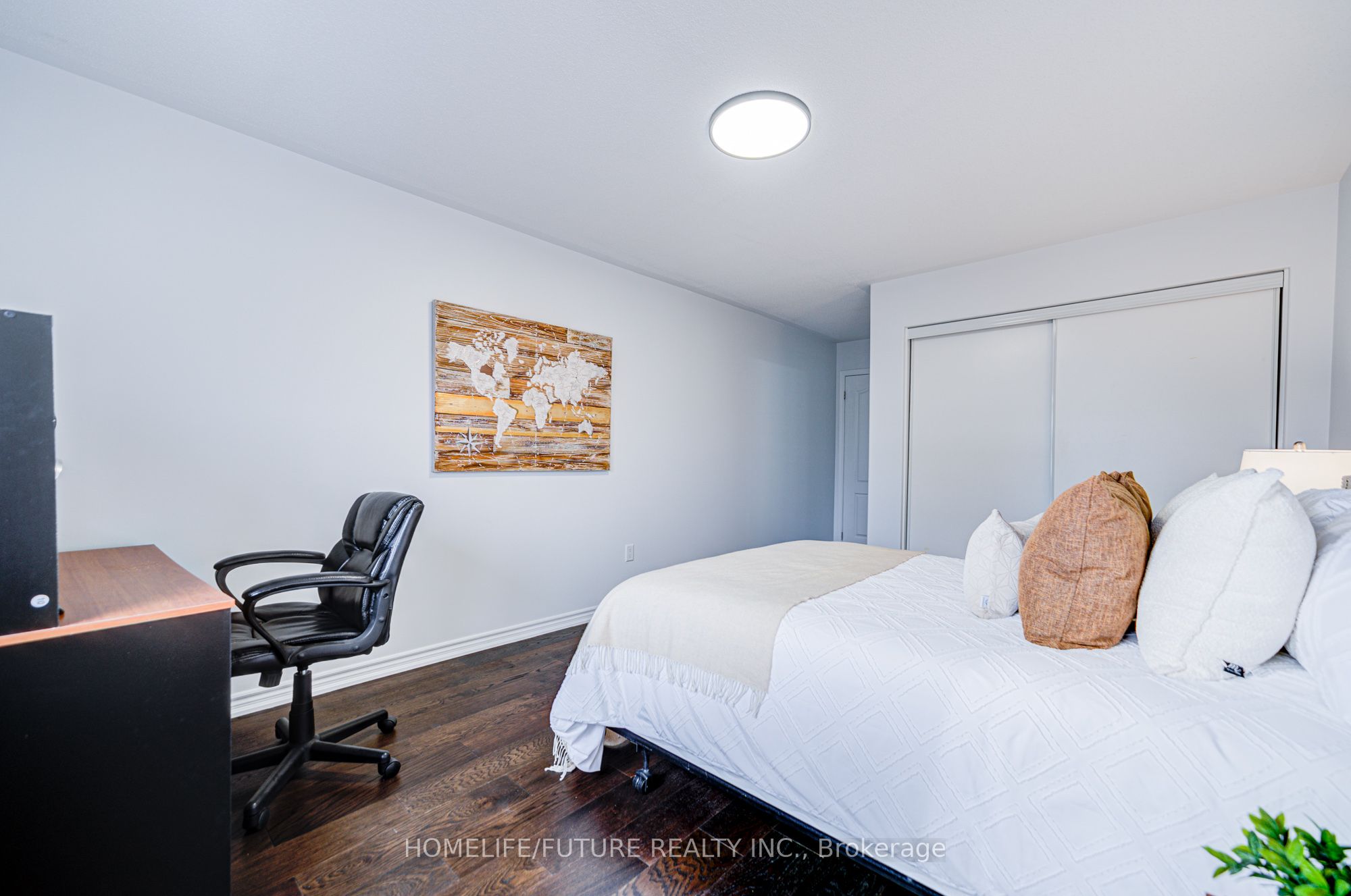 342 Laundon Terrace Property Photo 40