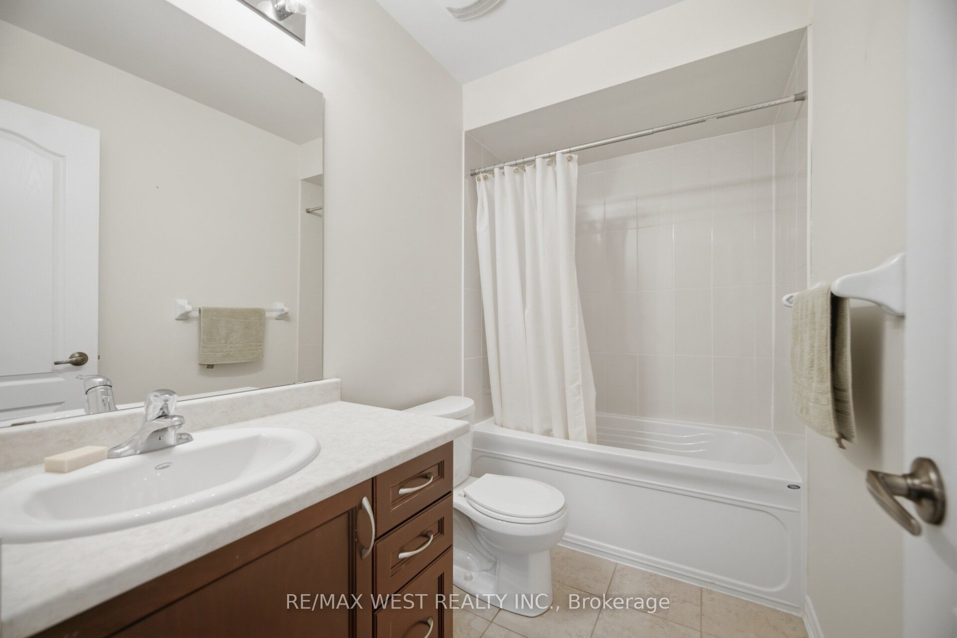 12 Muzzo Drive Property Photo 27