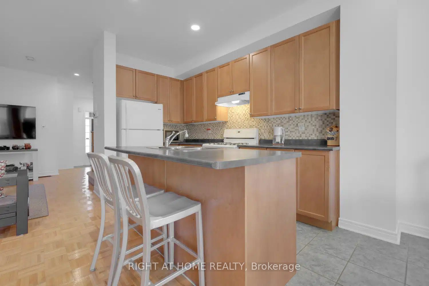 53 Silent Pond Crescent Property Photo 11