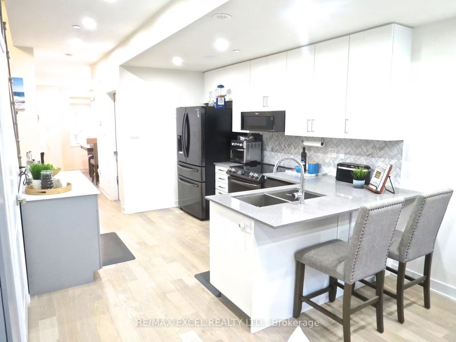 70 William Duncan Road Master Room Property Photo 10