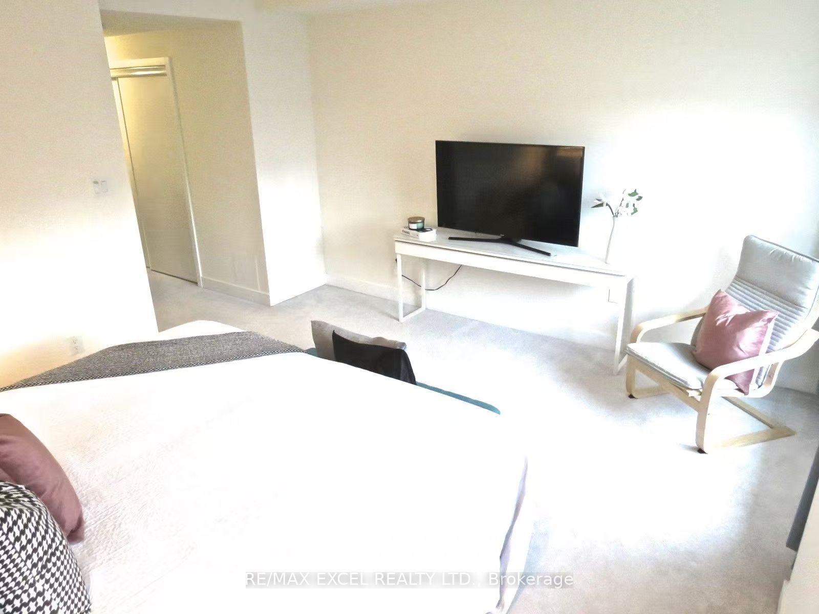 70 William Duncan Road Master Room Property Photo 12