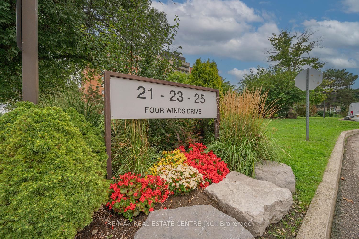 25 Four Winds Drive 603 Property Photo 6