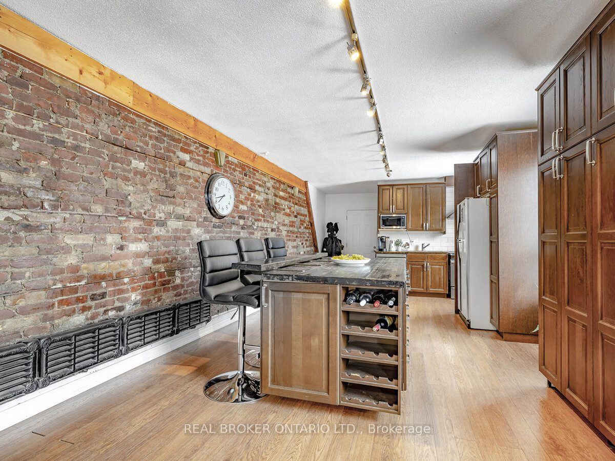 1438a Dufferin Street Property Photo 23
