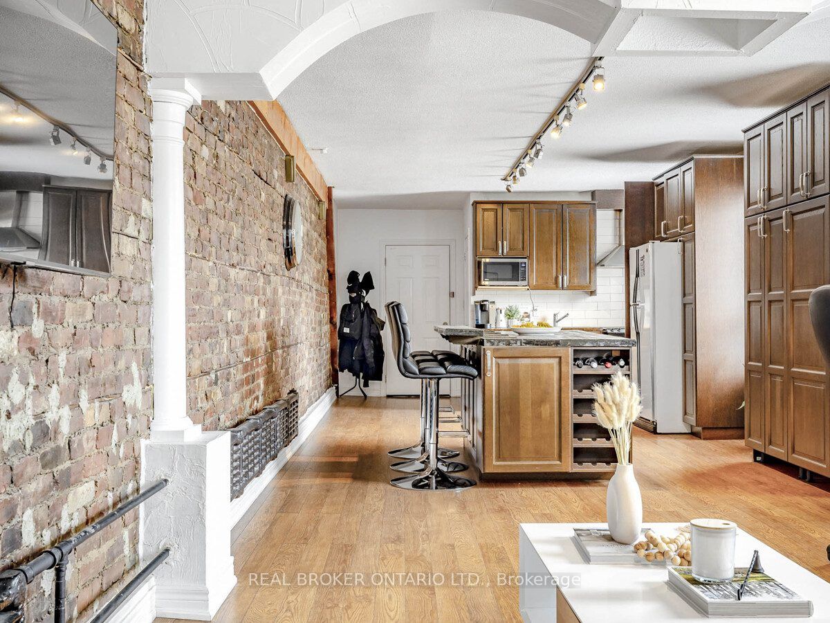 1438a Dufferin Street Property Photo 27