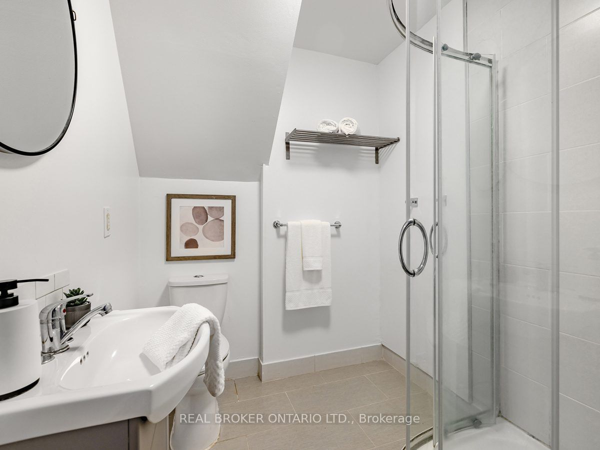 1438a Dufferin Street Property Photo 31