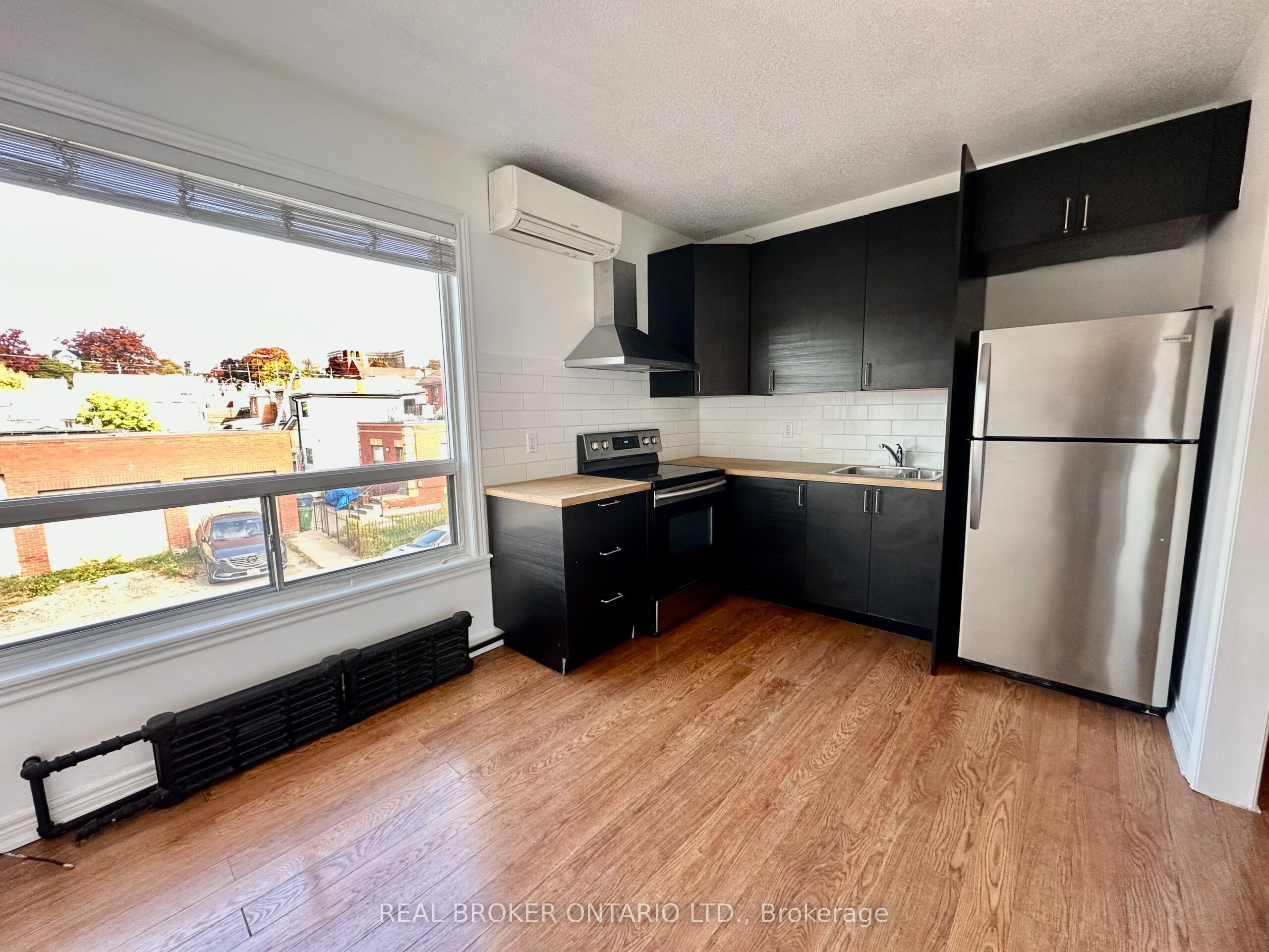 1438a Dufferin Street Property Photo 34