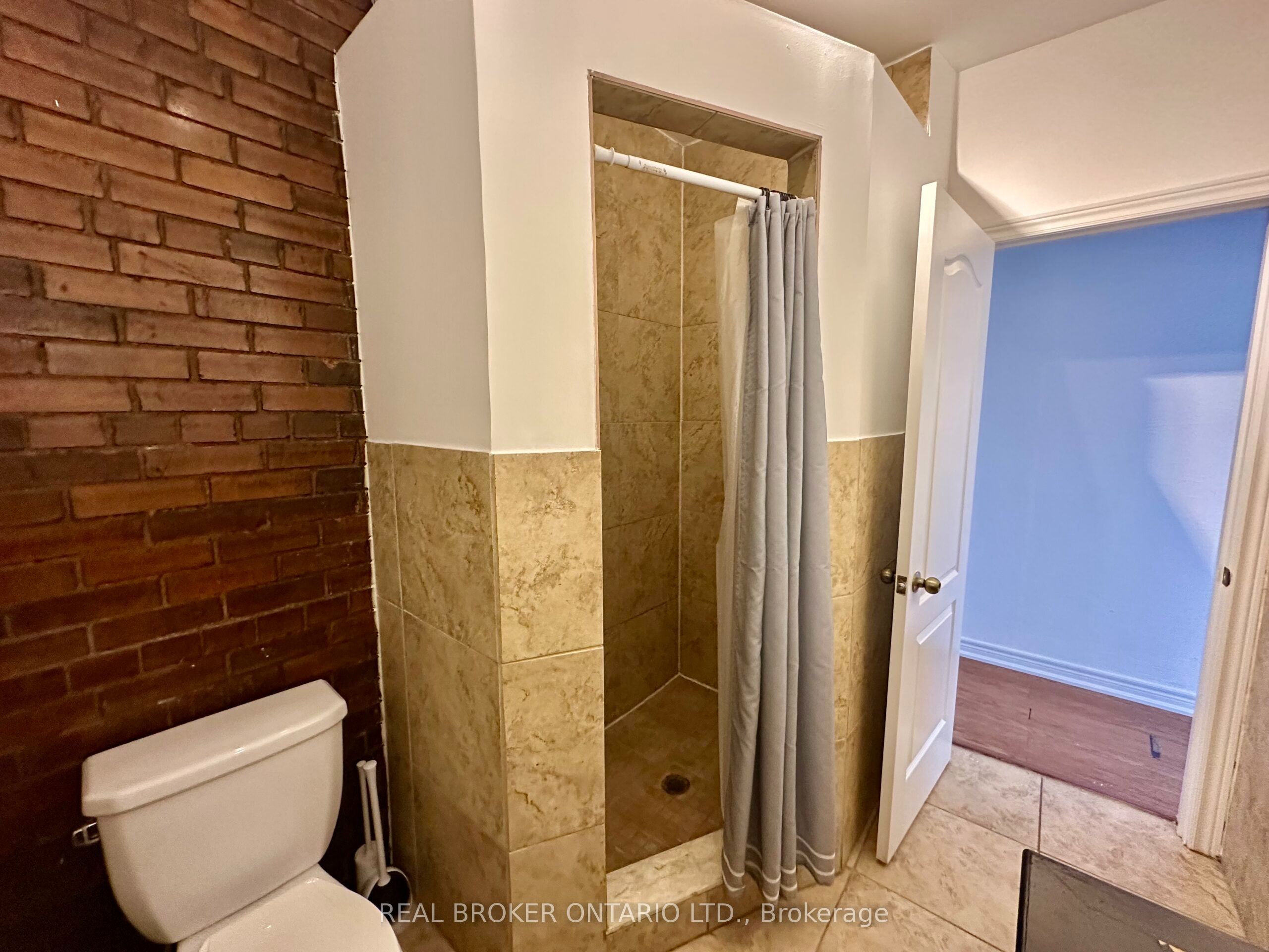 1438a Dufferin Street Property Photo 37