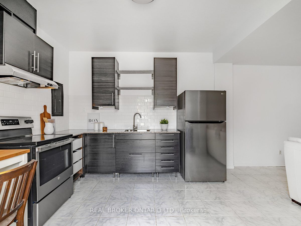 1438a Dufferin Street Property Photo 42