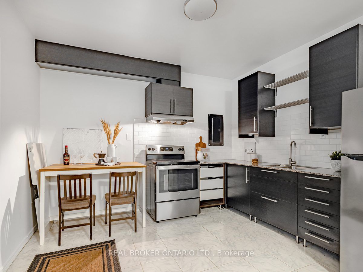 1438a Dufferin Street Property Photo 43