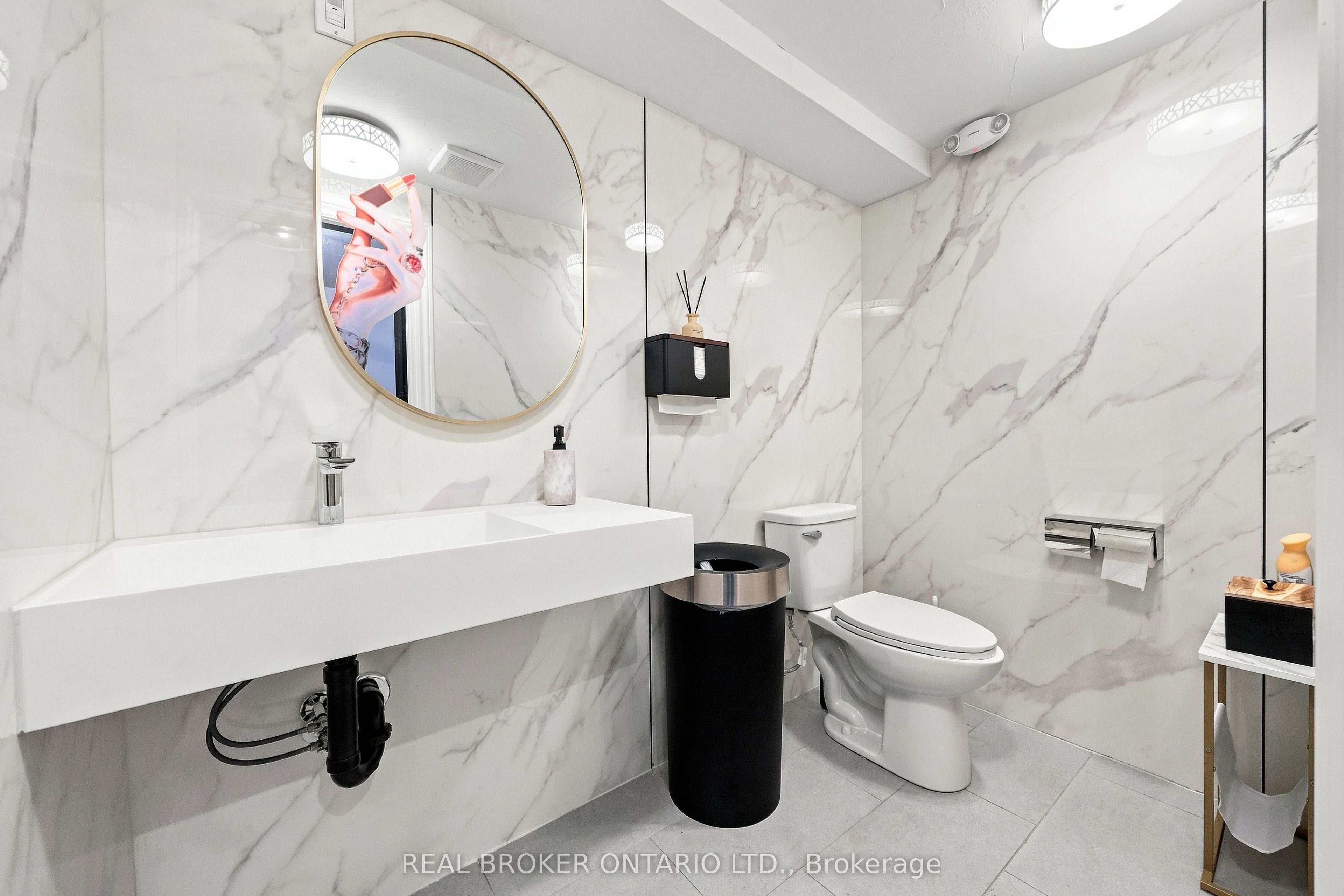 1438a Dufferin Street Property Photo 22