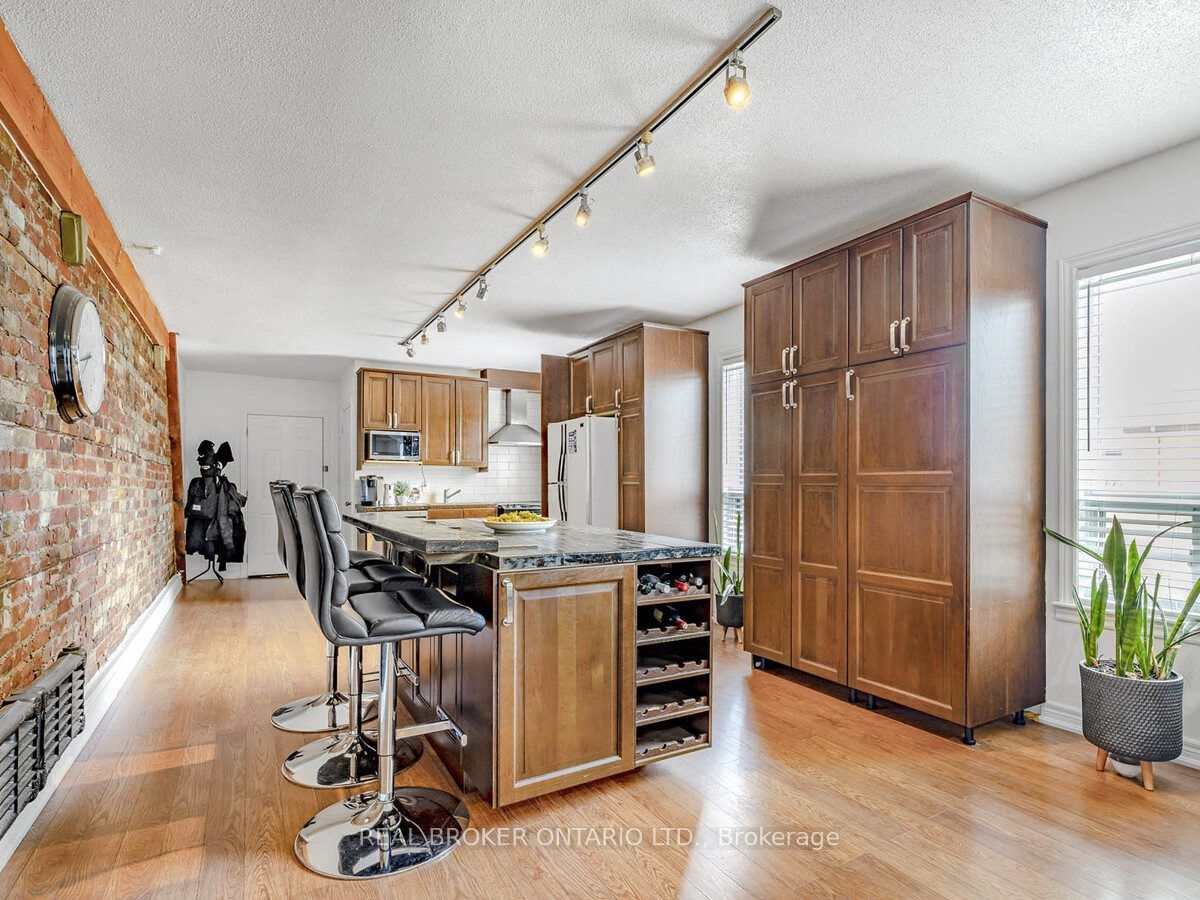 1438a Dufferin Street Property Photo 23