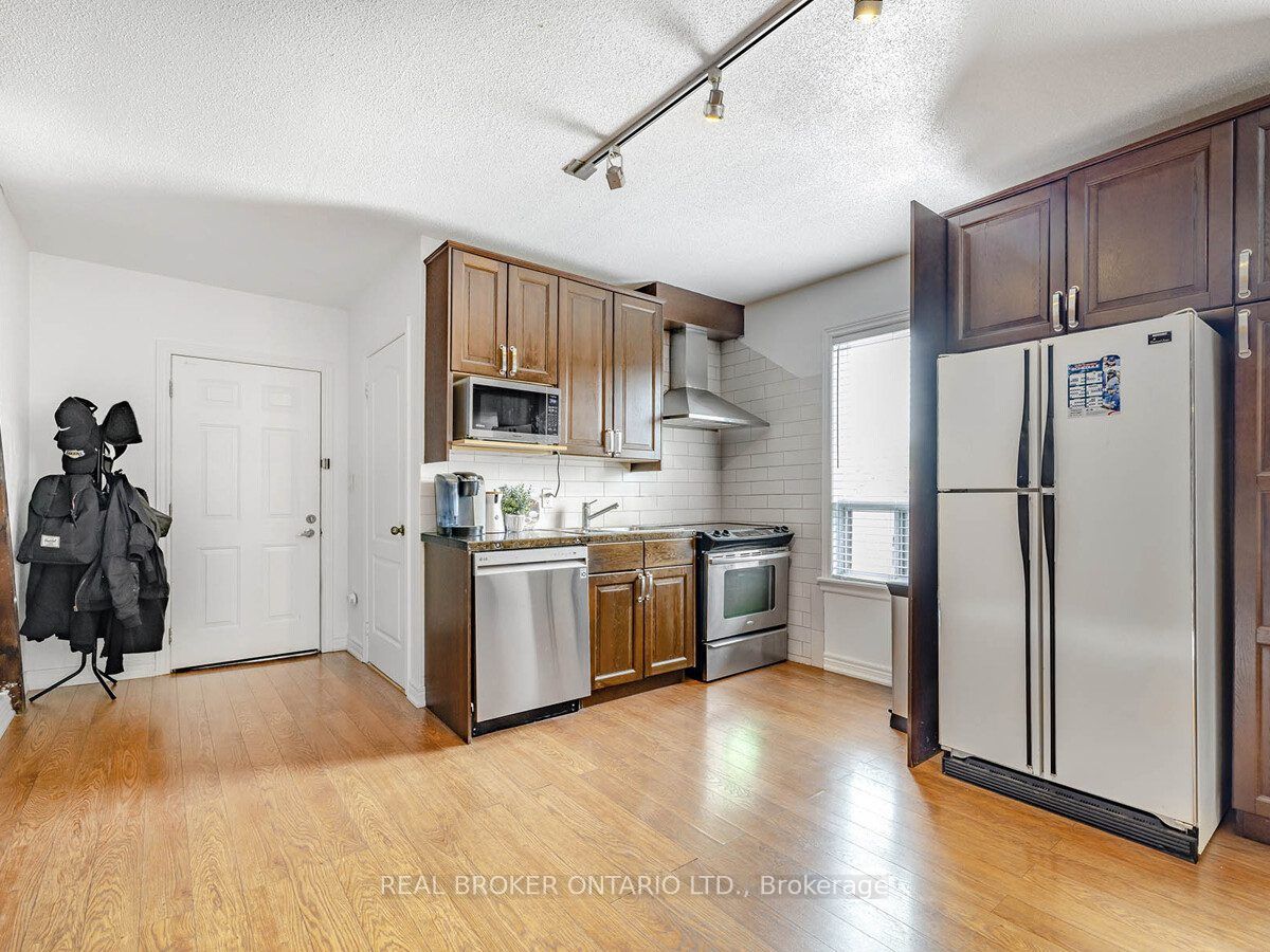 1438a Dufferin Street Property Photo 25
