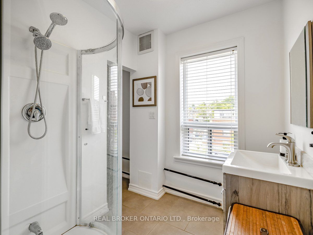 1438a Dufferin Street Property Photo 30
