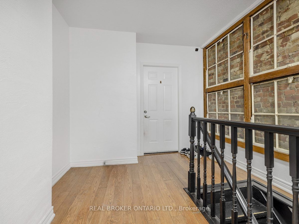 1438a Dufferin Street Property Photo 33