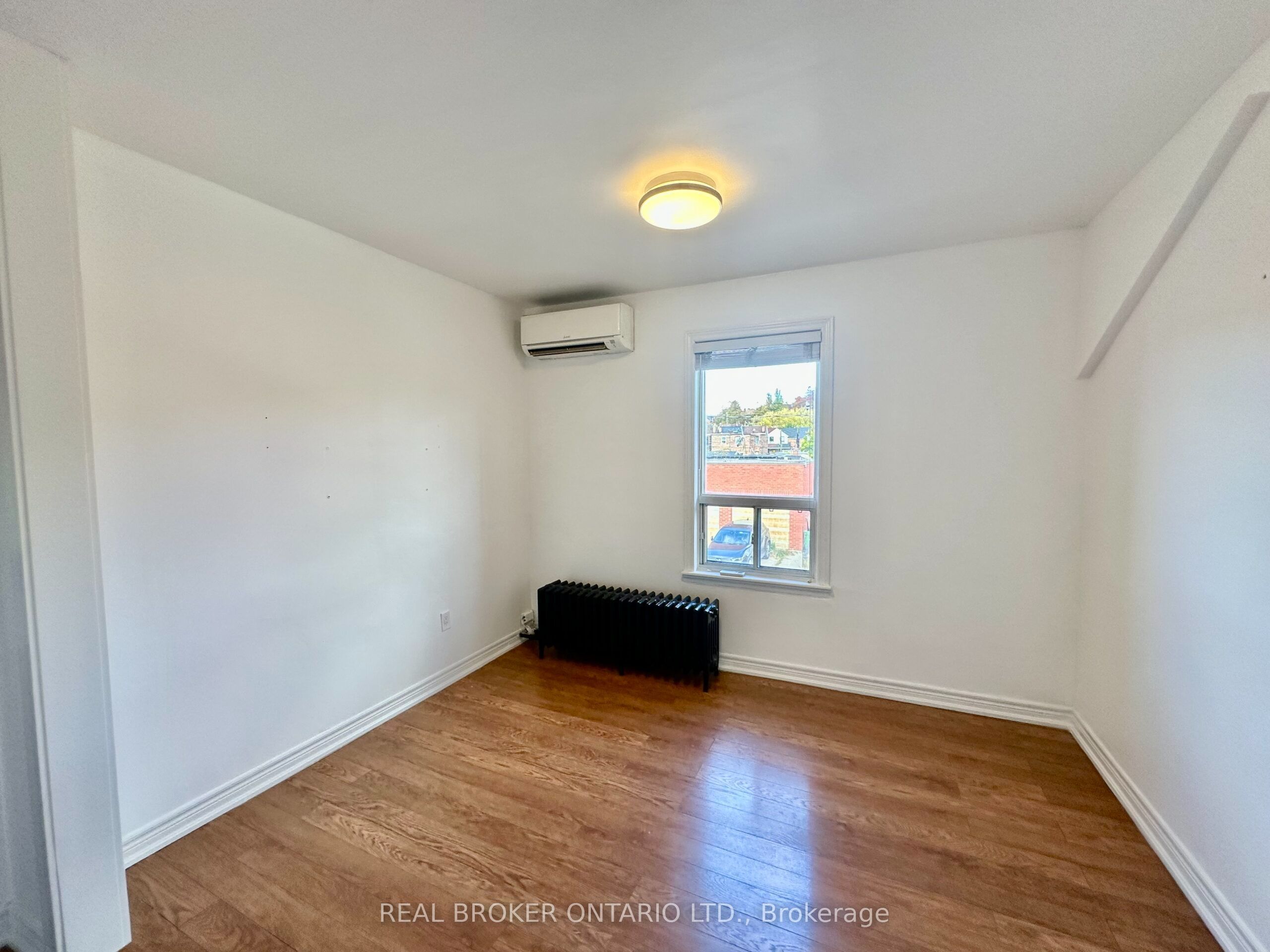 1438a Dufferin Street Property Photo 38