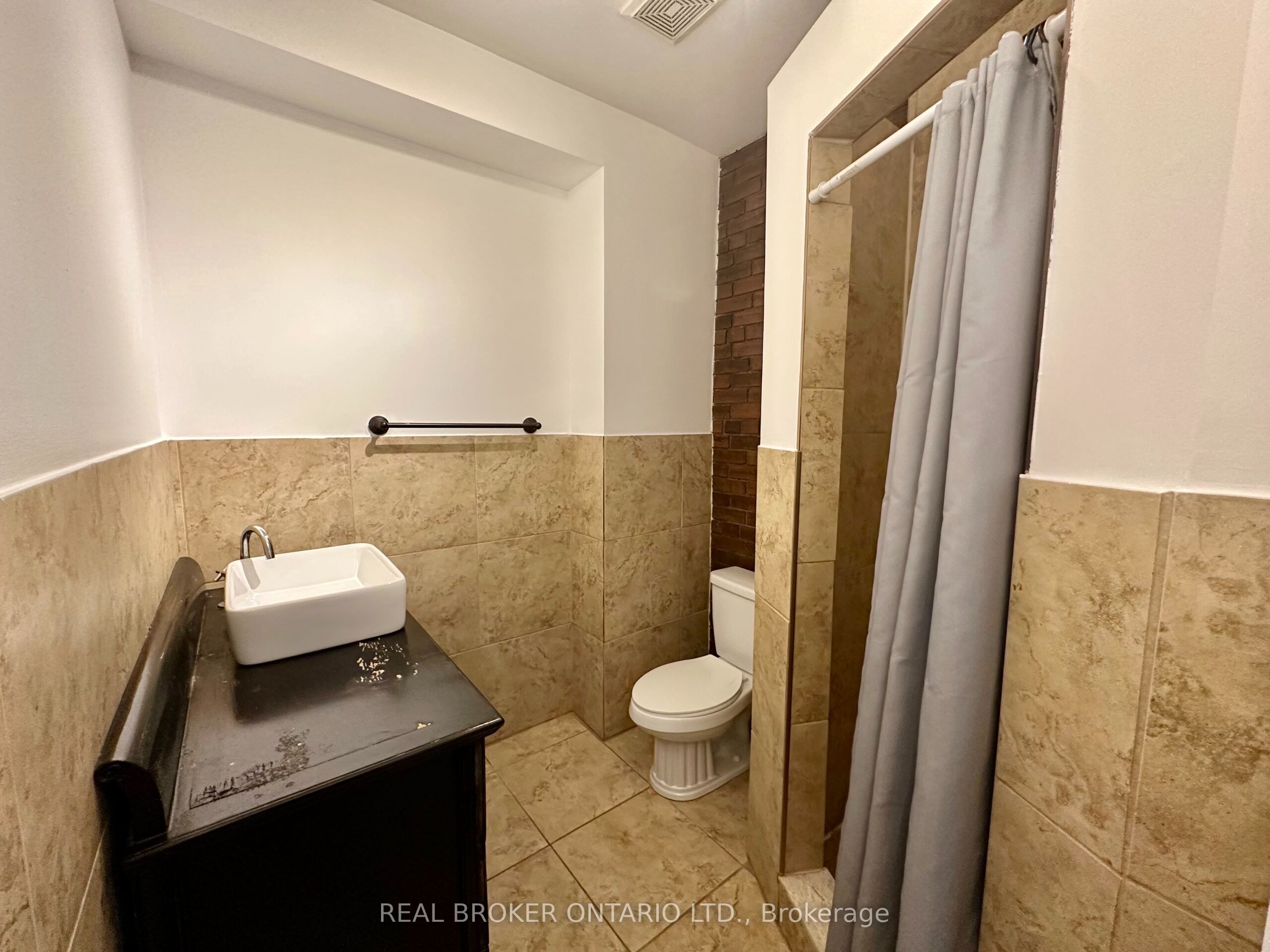 1438a Dufferin Street Property Photo 39