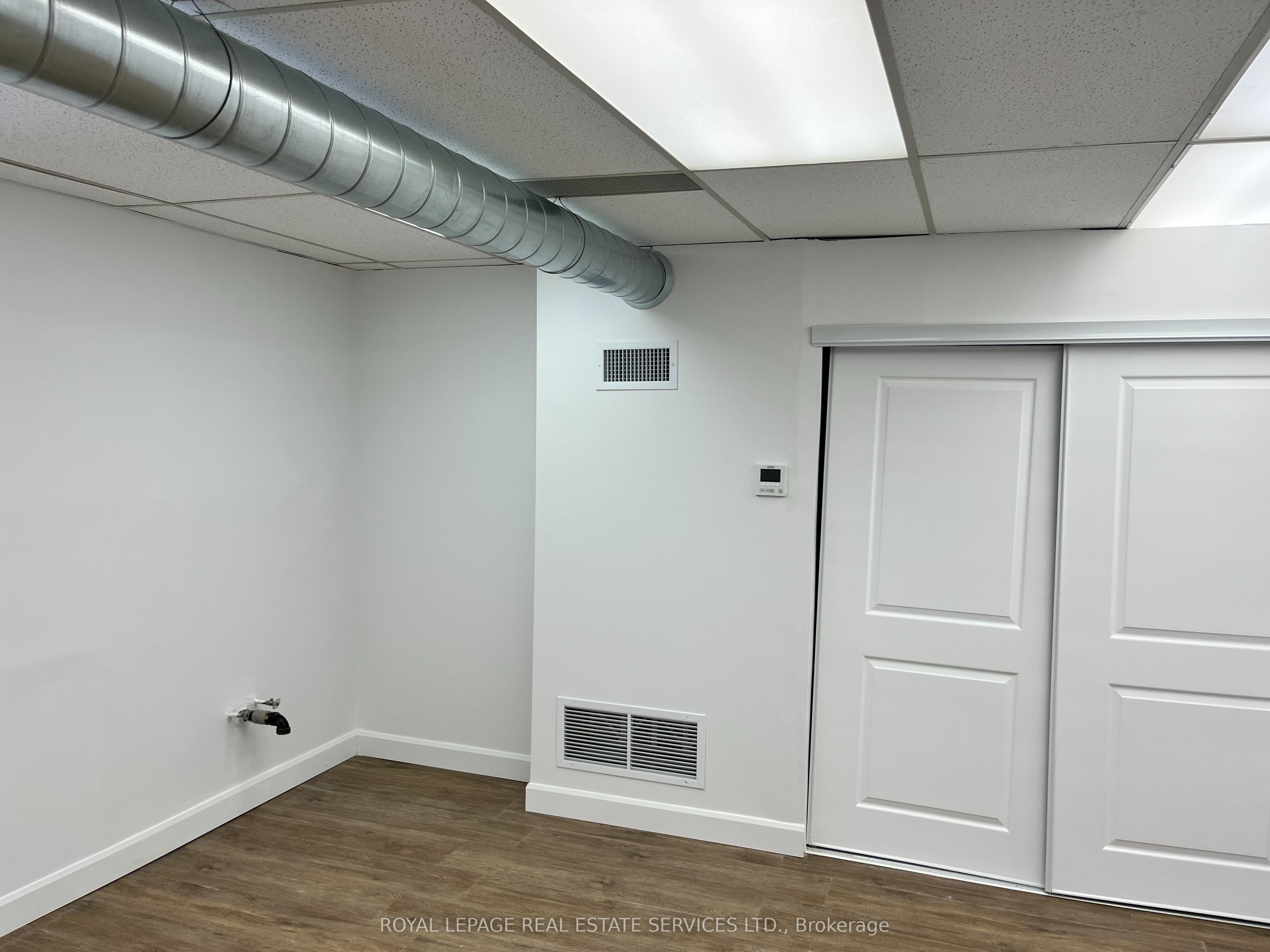 896 Burnhamthorpe Road W 2 Property Photo 6