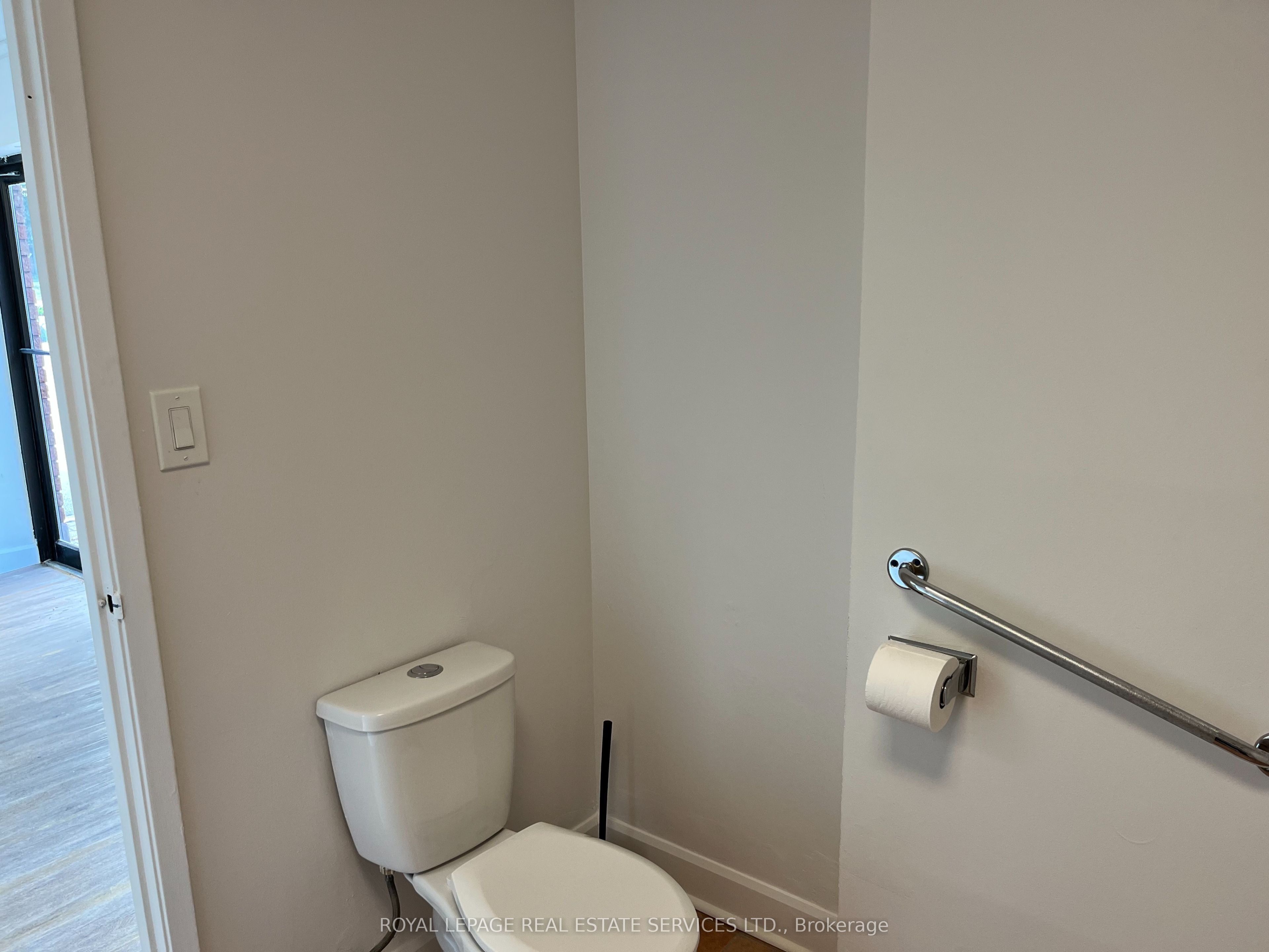 896 Burnhamthorpe Road W 2 Property Photo 8