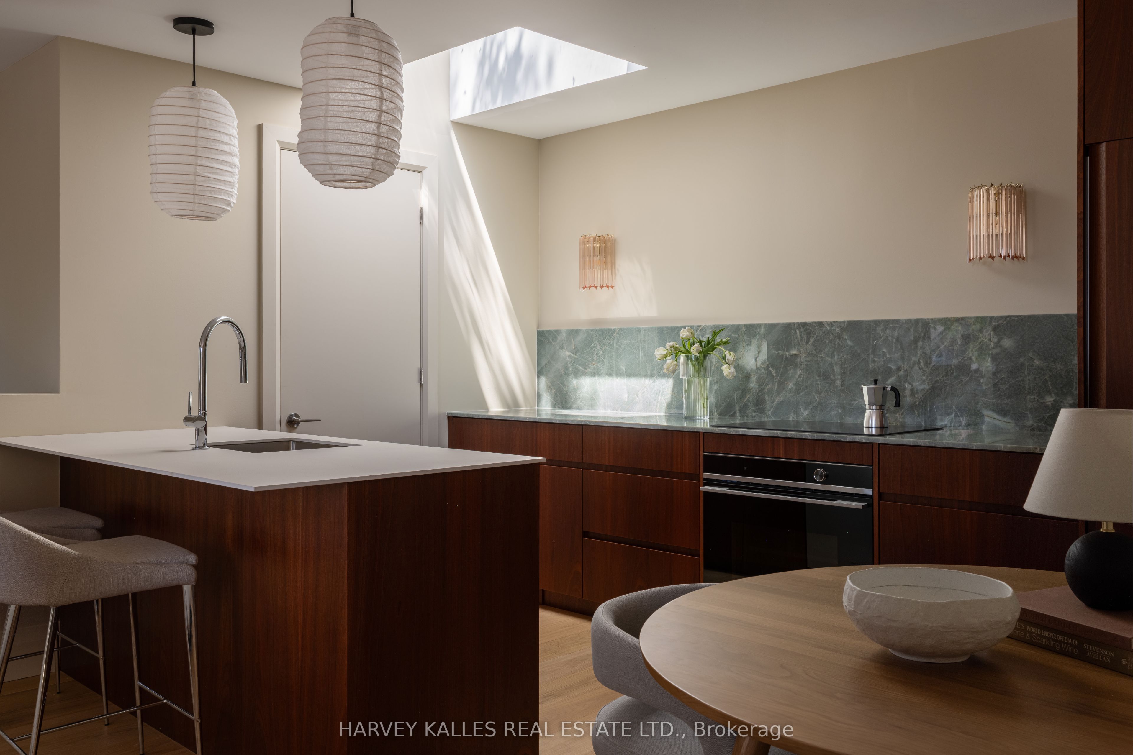 157 Hallam Street D Property Photo 1