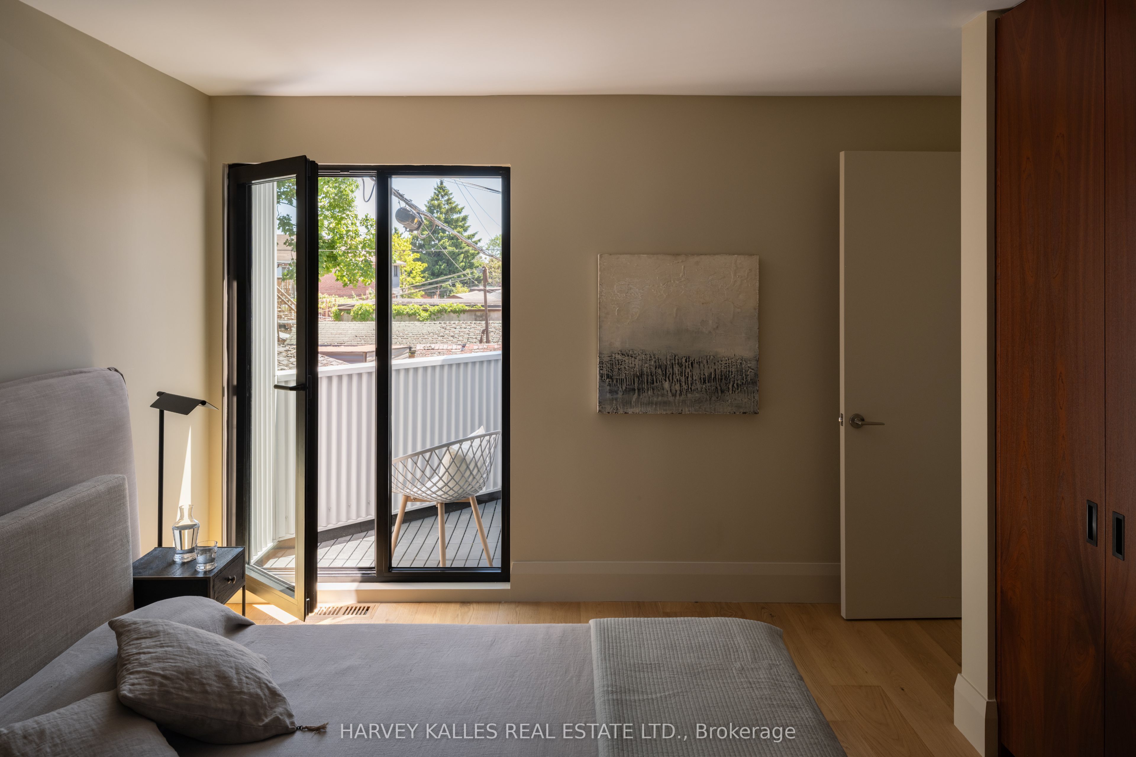 157 Hallam Street D Property Photo 8