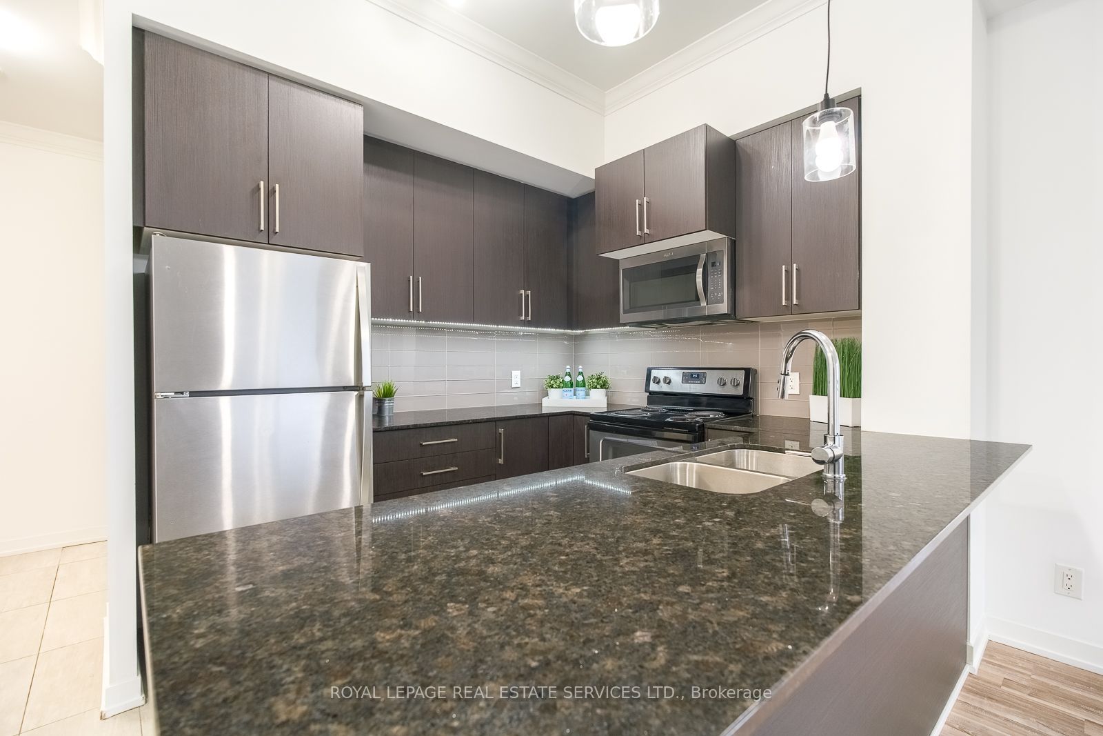 840 Queens Plate Drive 1605 Property Photo 8