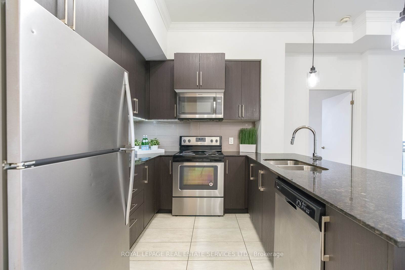 840 Queens Plate Drive 1605 Property Photo 10