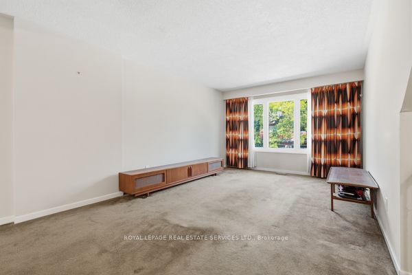 29 Silver Shadow Path Property Photo 12