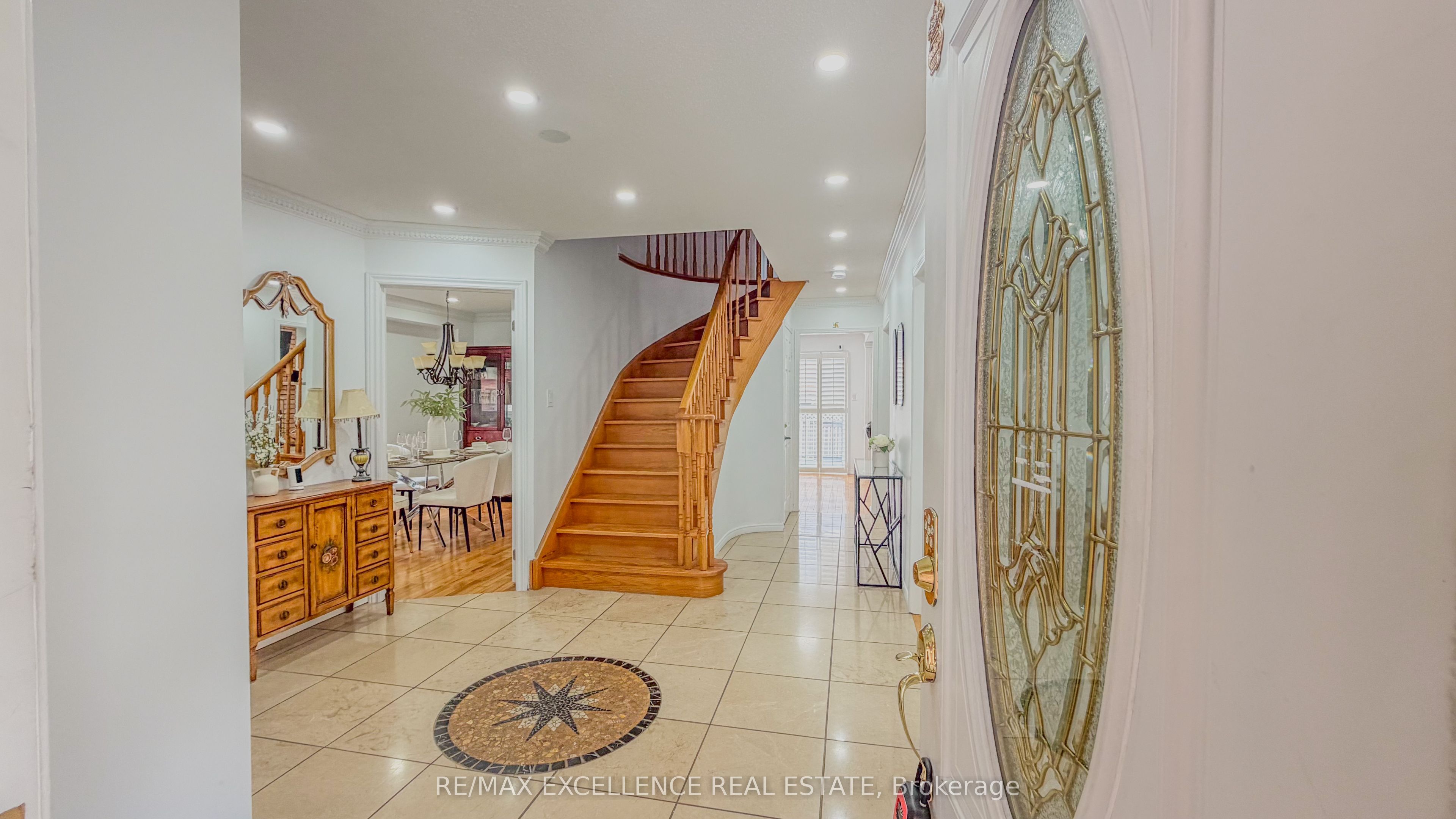 303 Hickory Circle Property Photo 4