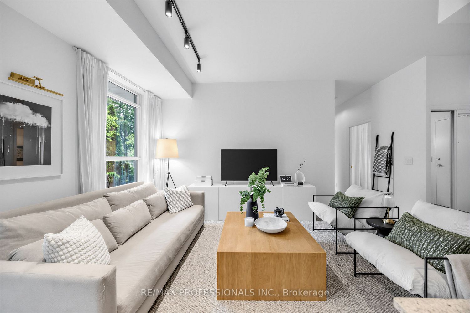 155 Legion Road N 402 Property Photo 6
