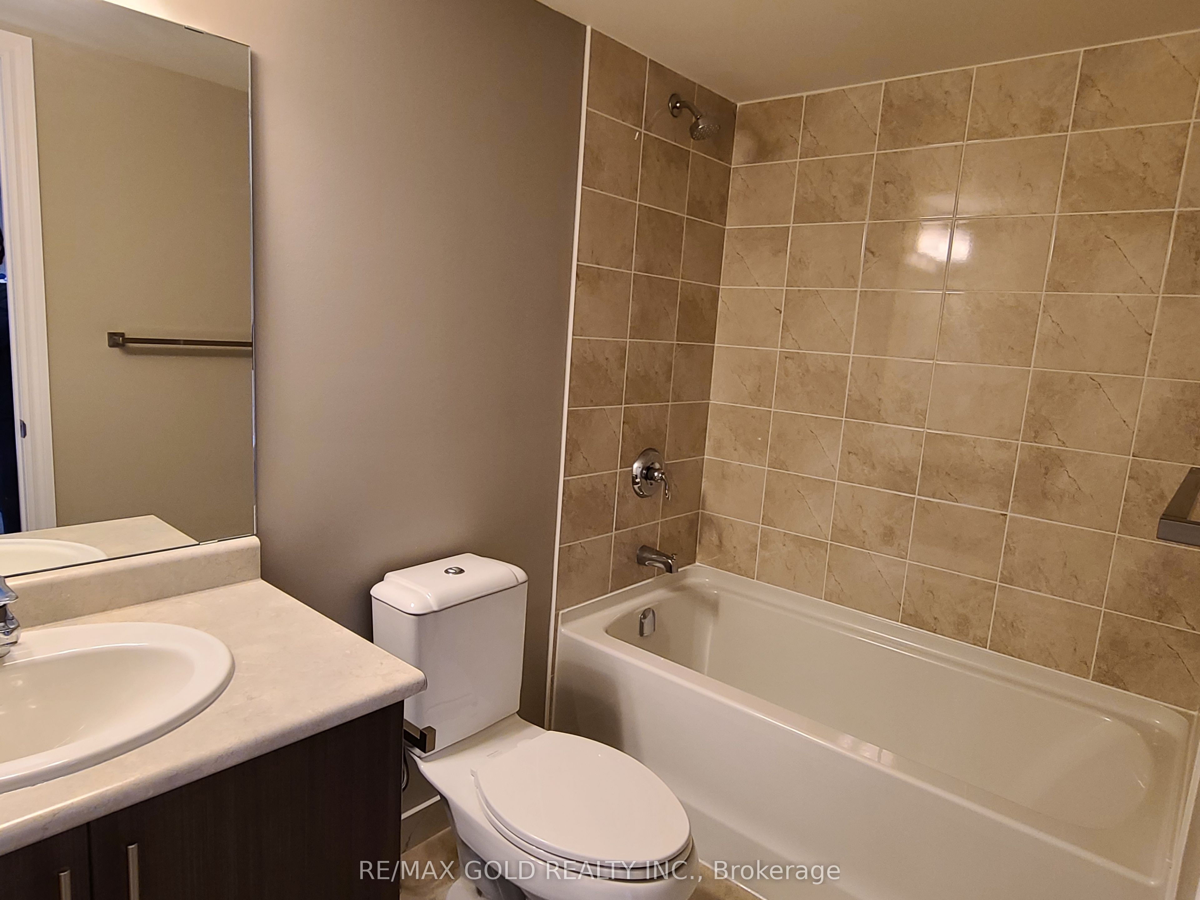 716 Main Street E 309 Property Photo 5