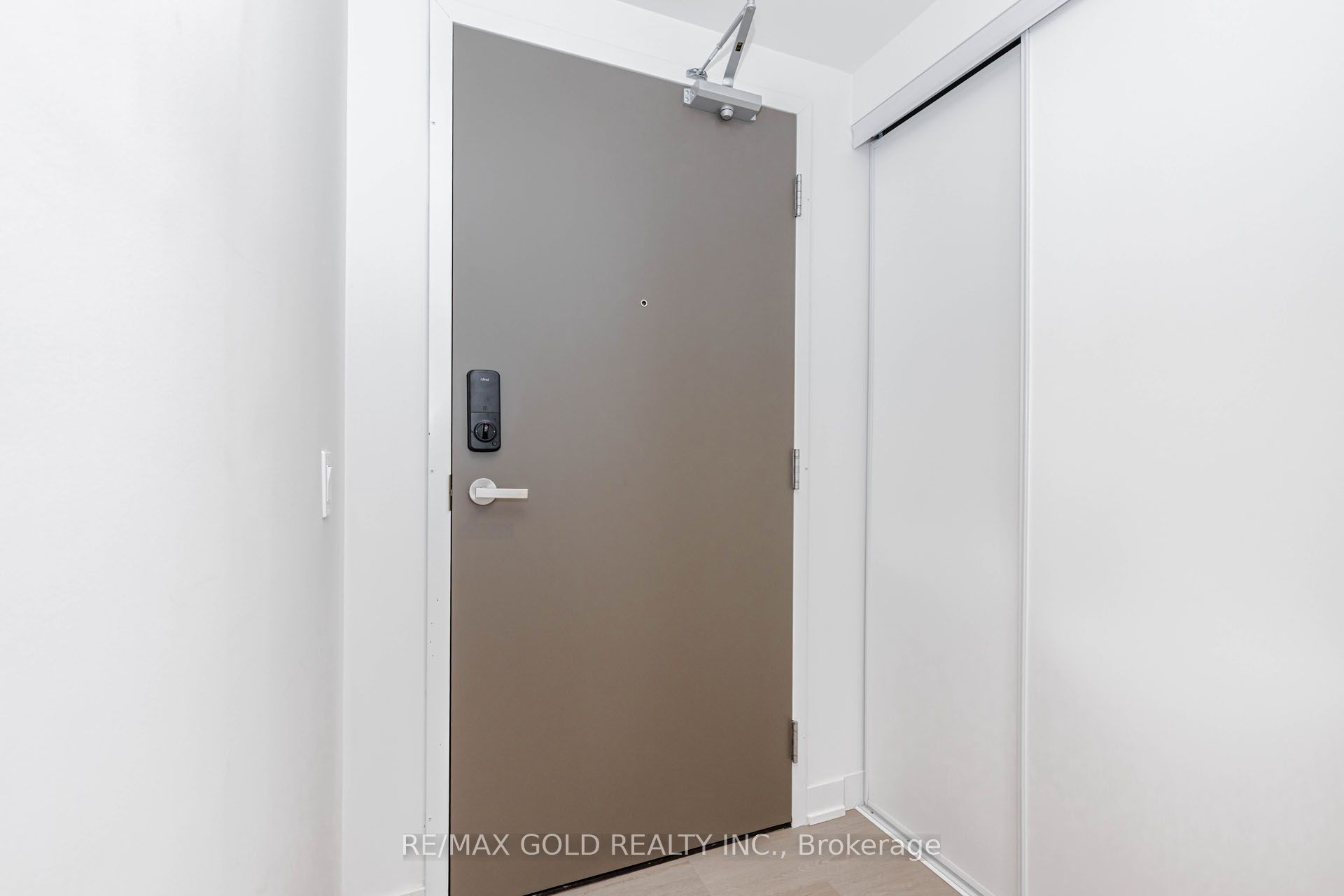 448 Burnhamthorpe Road 4408 Property Photo 11