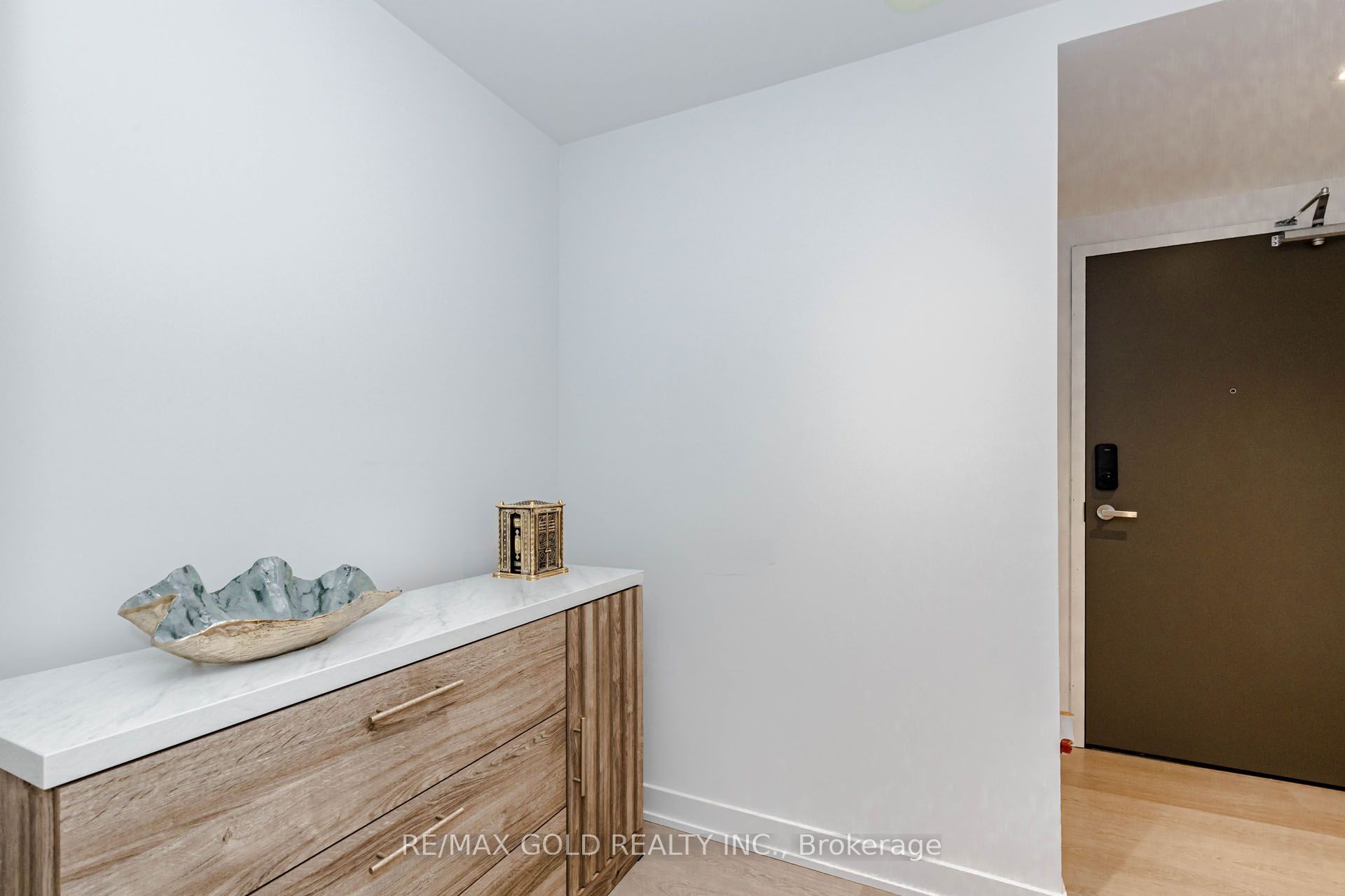 448 Burnhamthorpe Road 4408 Property Photo 12