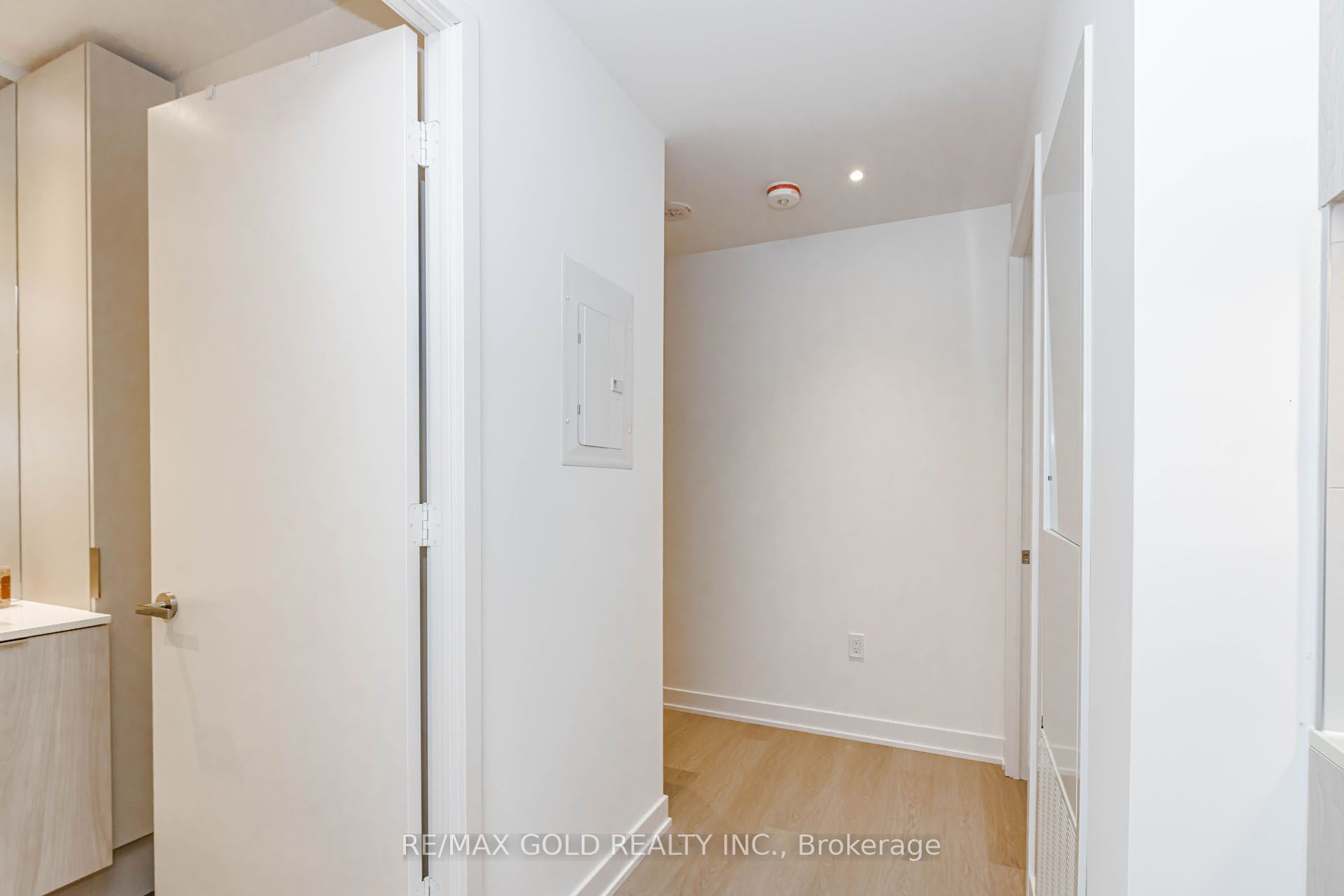 448 Burnhamthorpe Road 4408 Property Photo 28