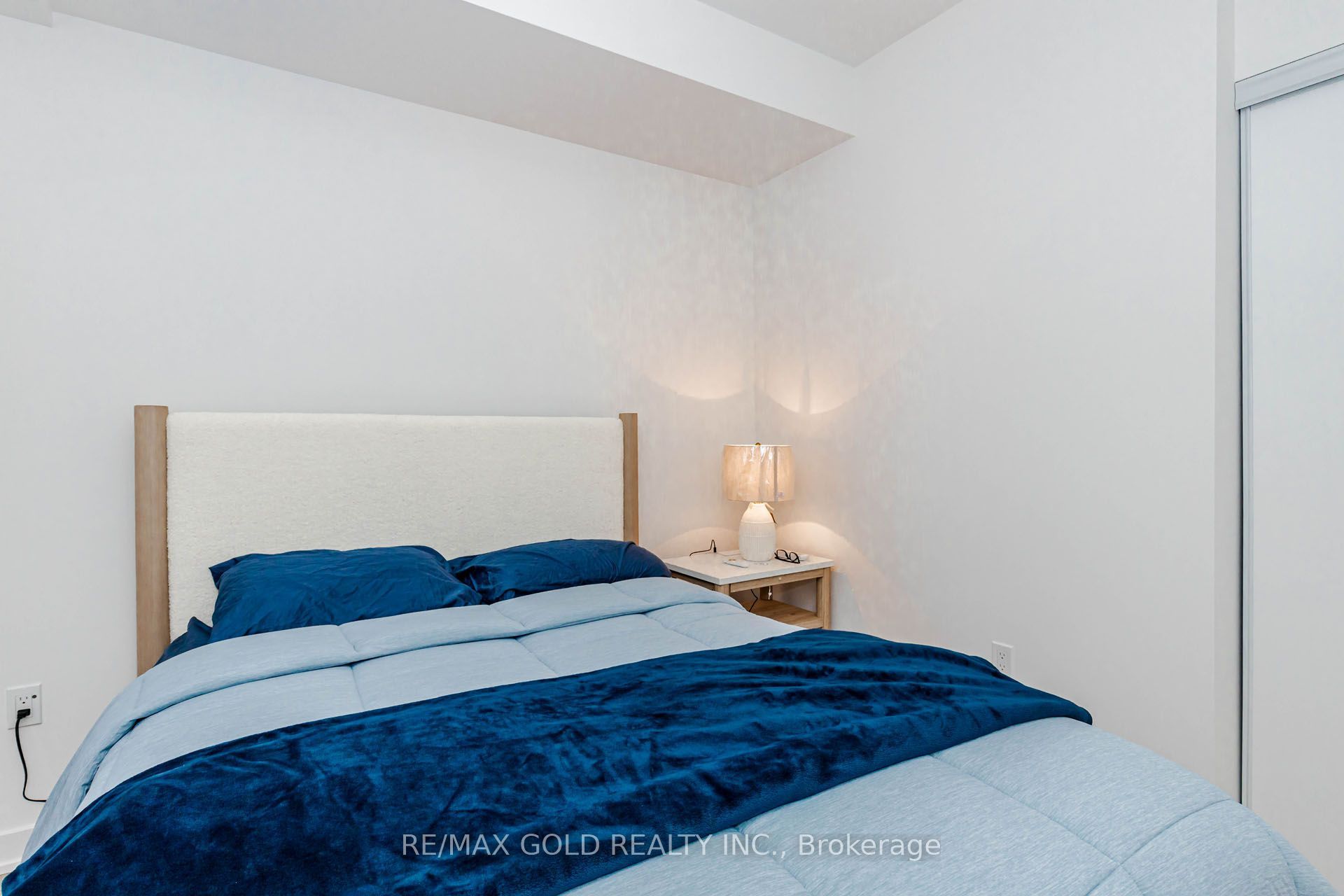 448 Burnhamthorpe Road 4408 Property Photo 35