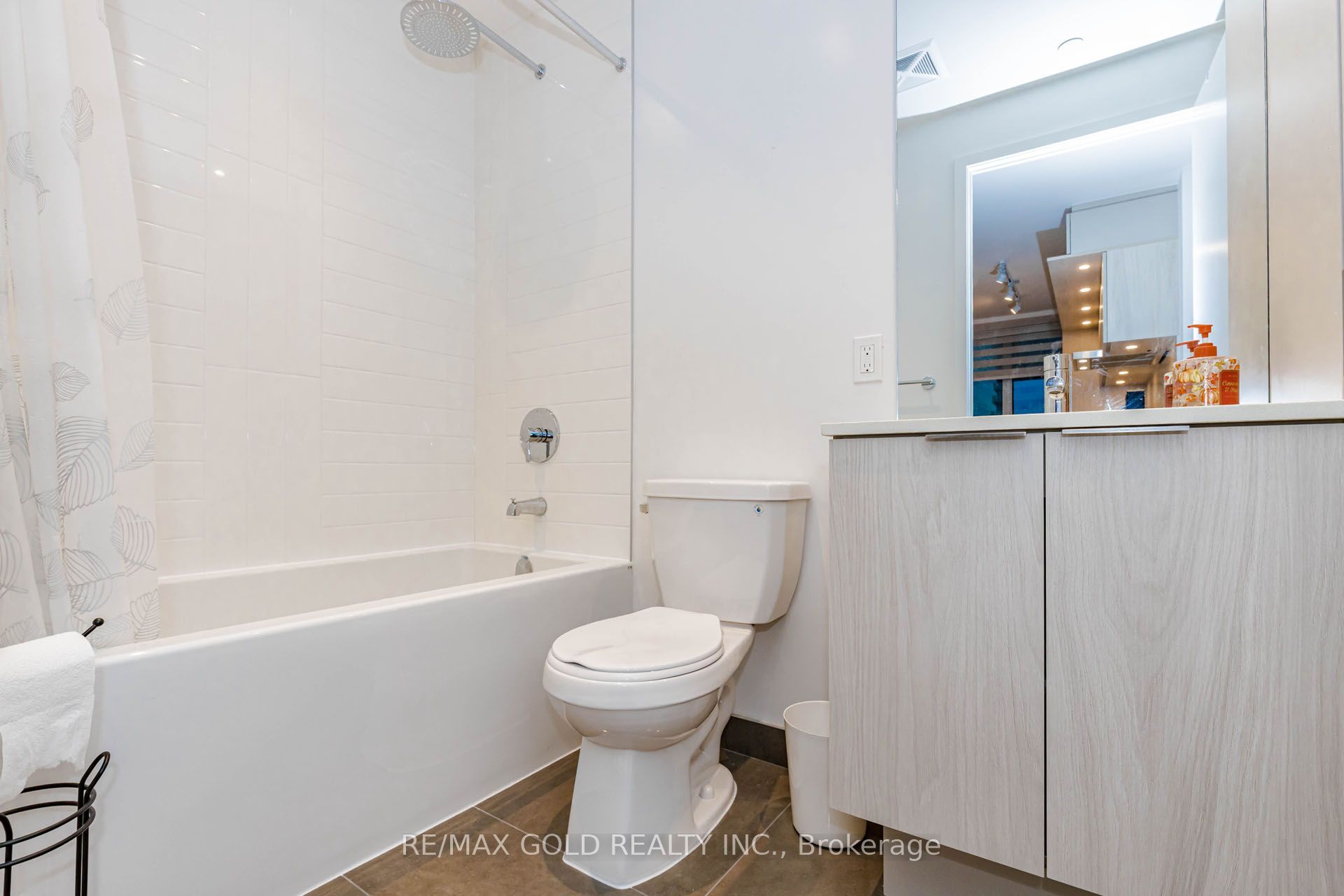 448 Burnhamthorpe Road 4408 Property Photo 37