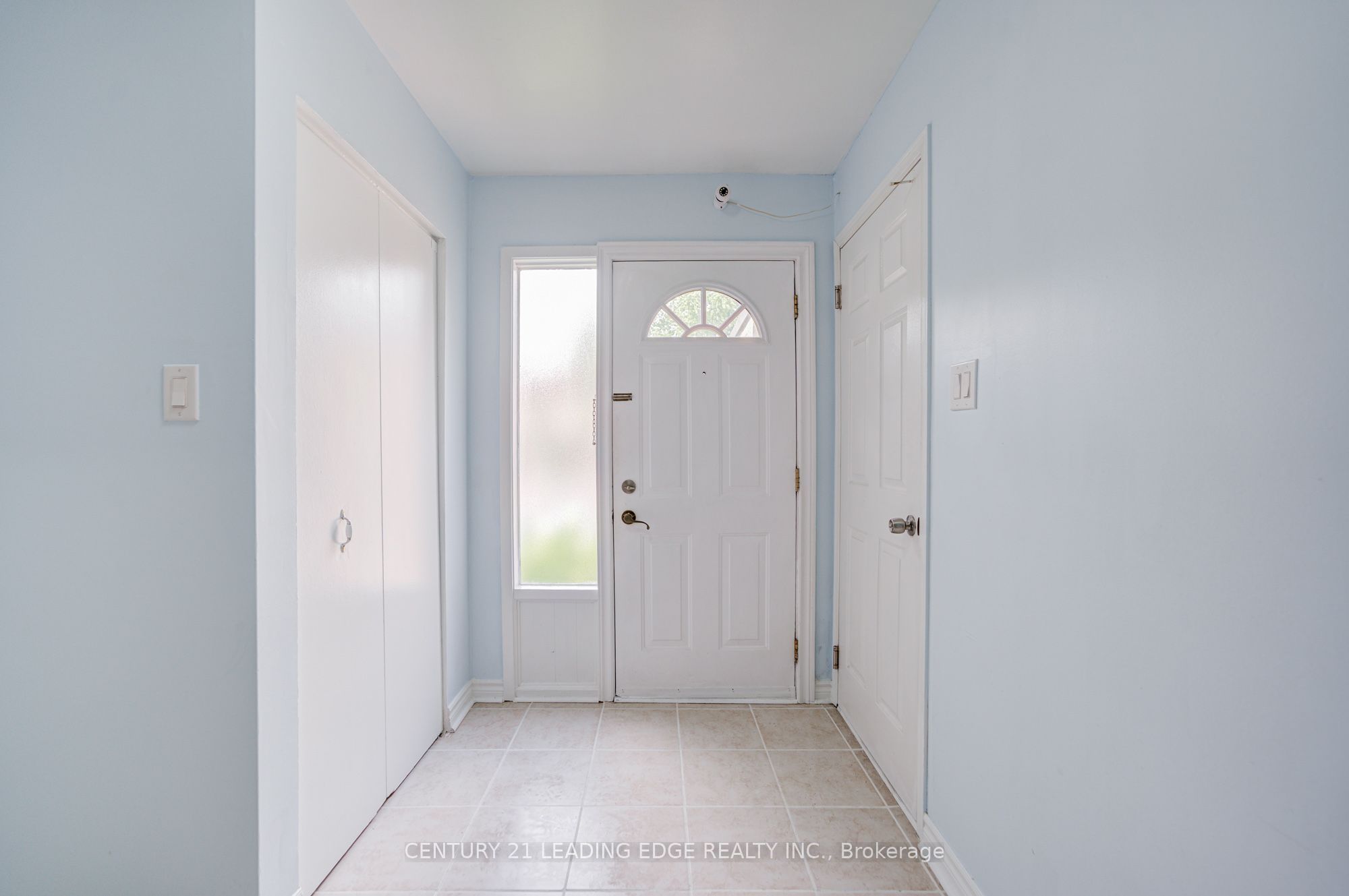268 Fleetwood Crescent 285 Property Photo 4