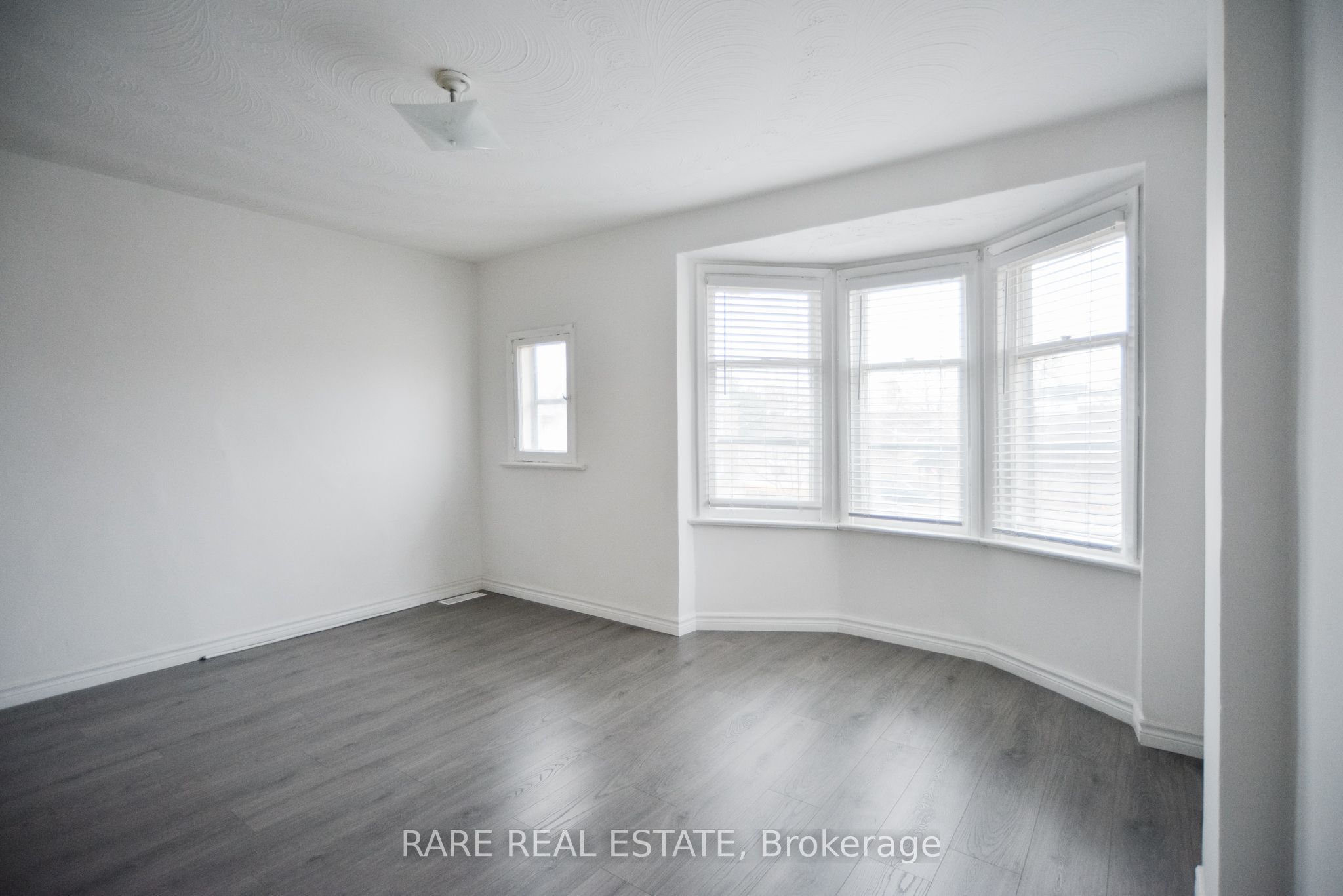 32 Garnet Avenue Upper Property Photo 2
