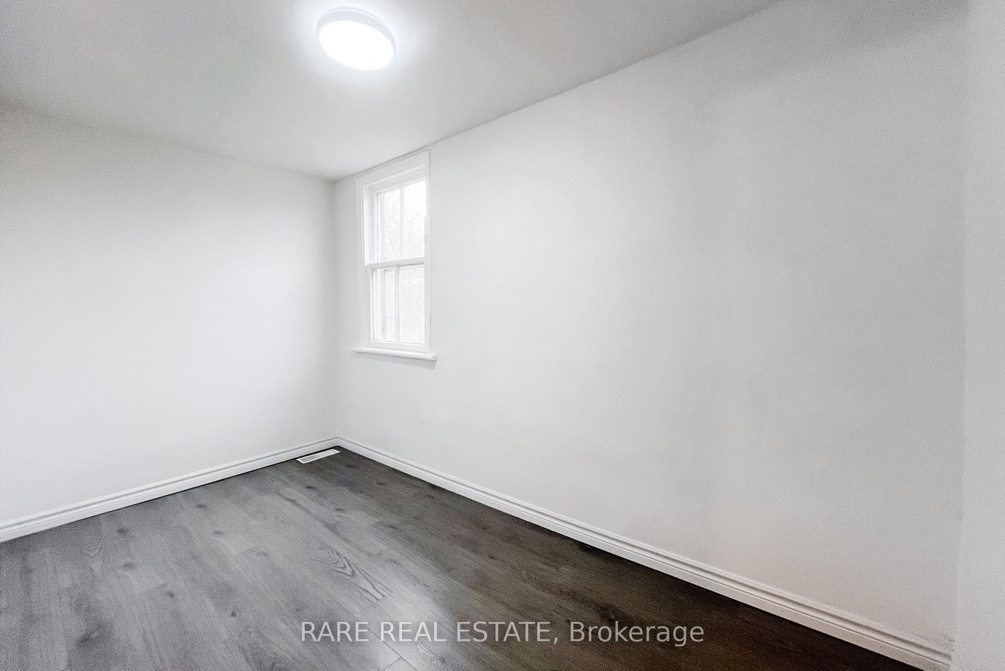 32 Garnet Avenue Upper Property Photo 7