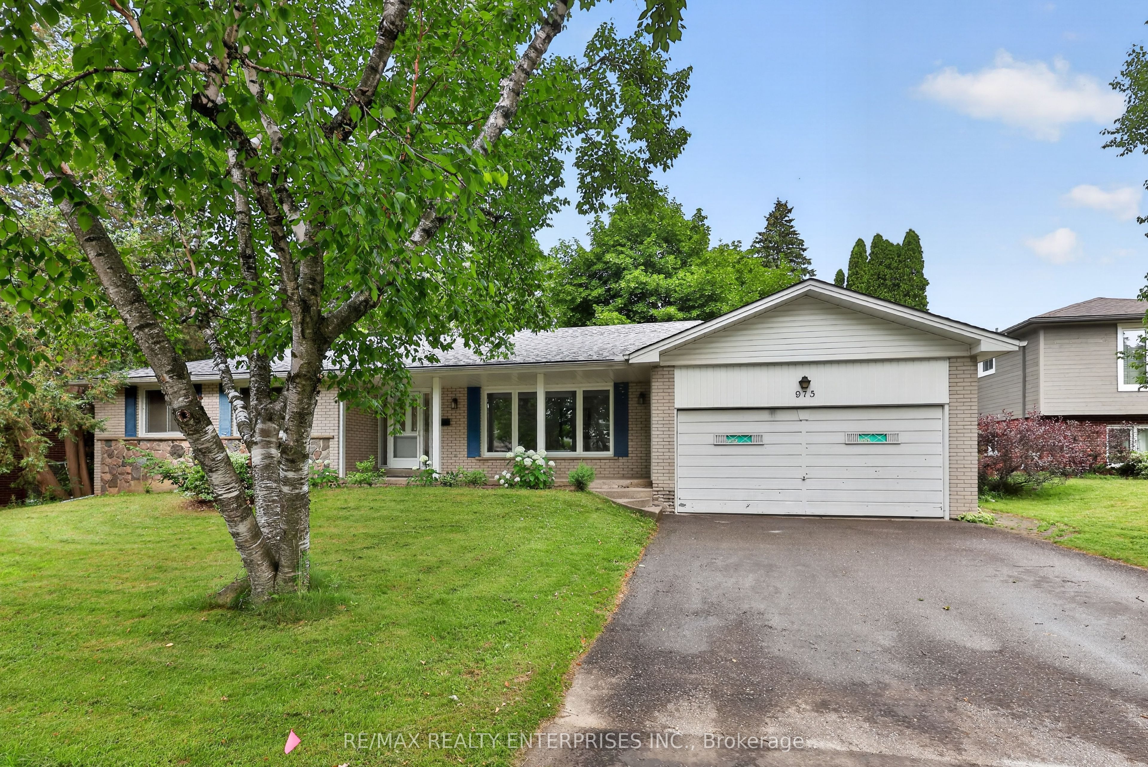 975 Cresthampton Lane Property Photo 2