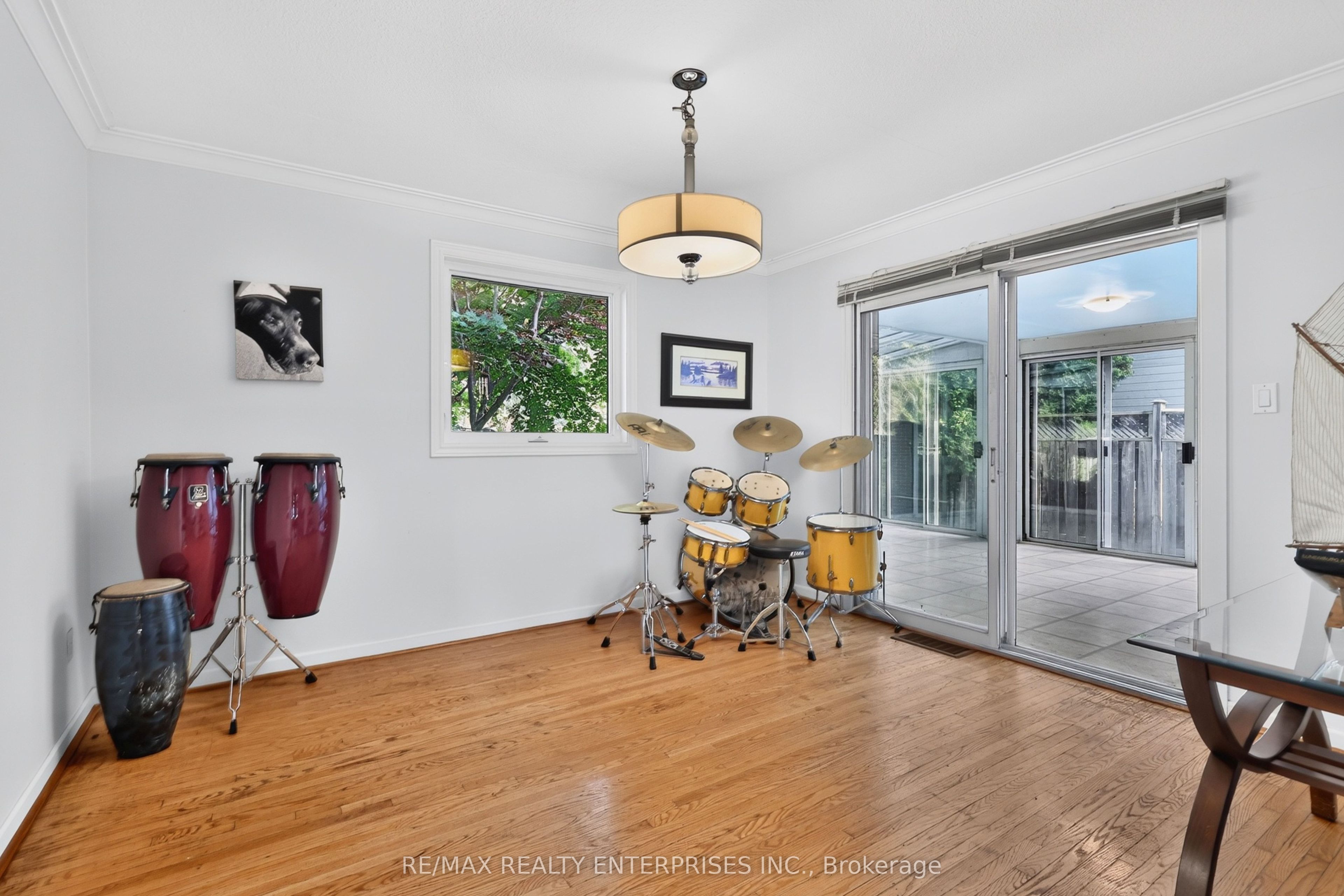 975 Cresthampton Lane Property Photo 12